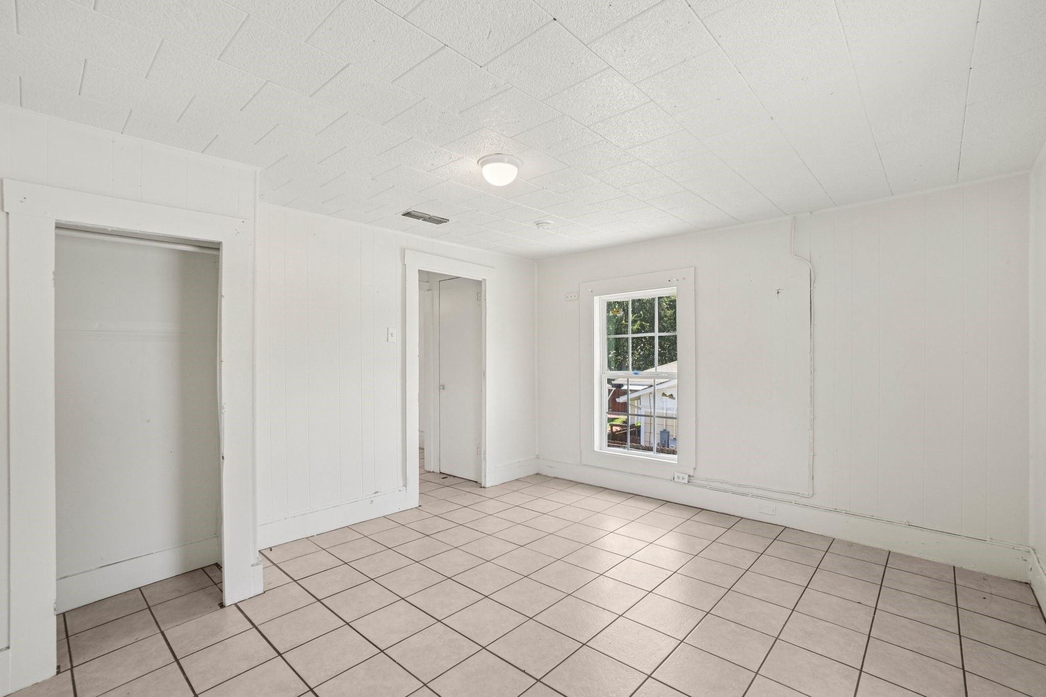 302 S Wood Street Cleburne TX 76033
