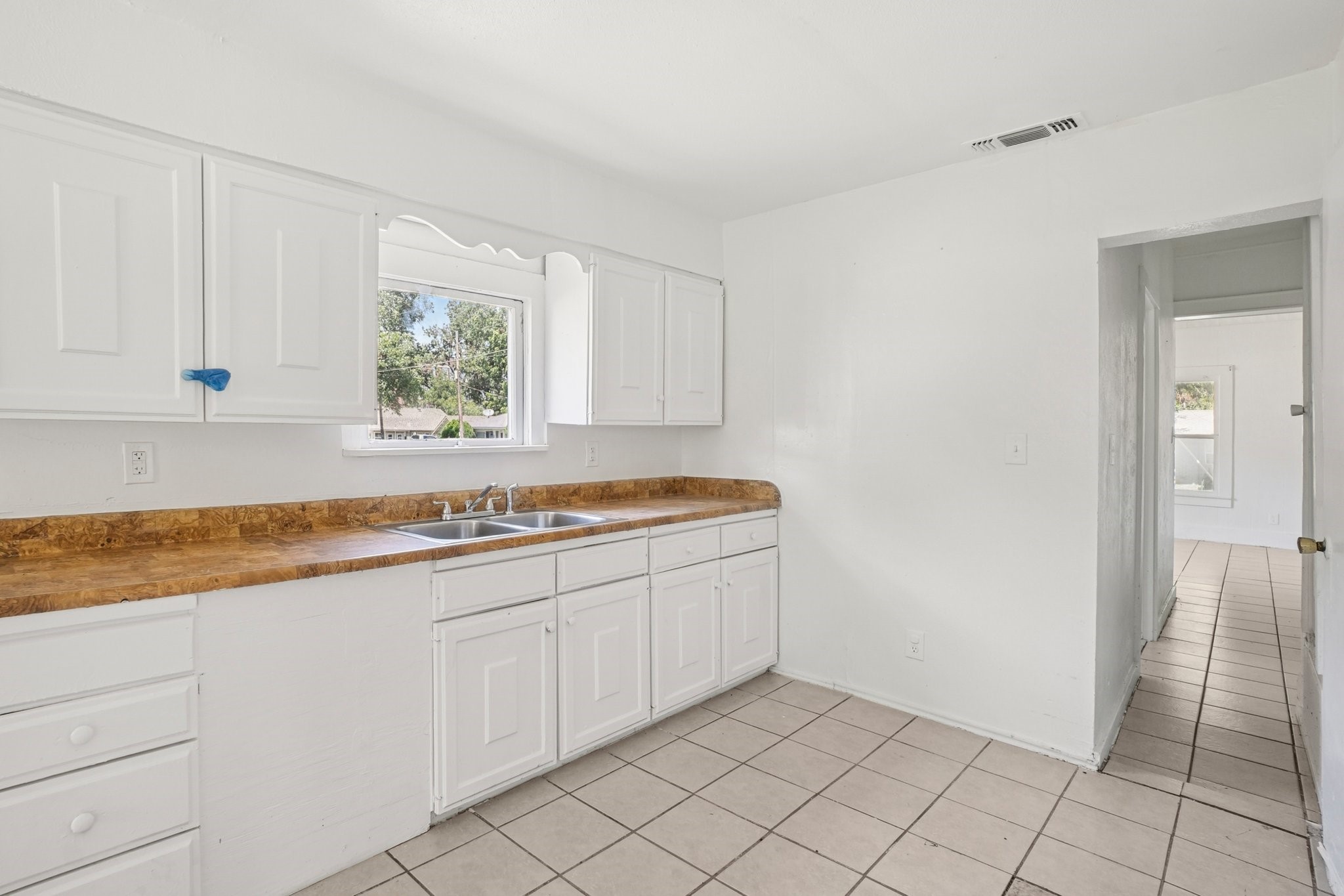 302 S Wood Street Cleburne TX 76033