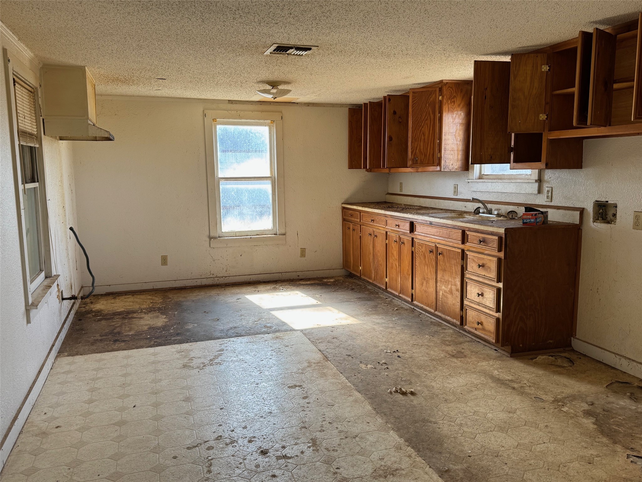 611 N. Stratton Street Seymour TX 76380