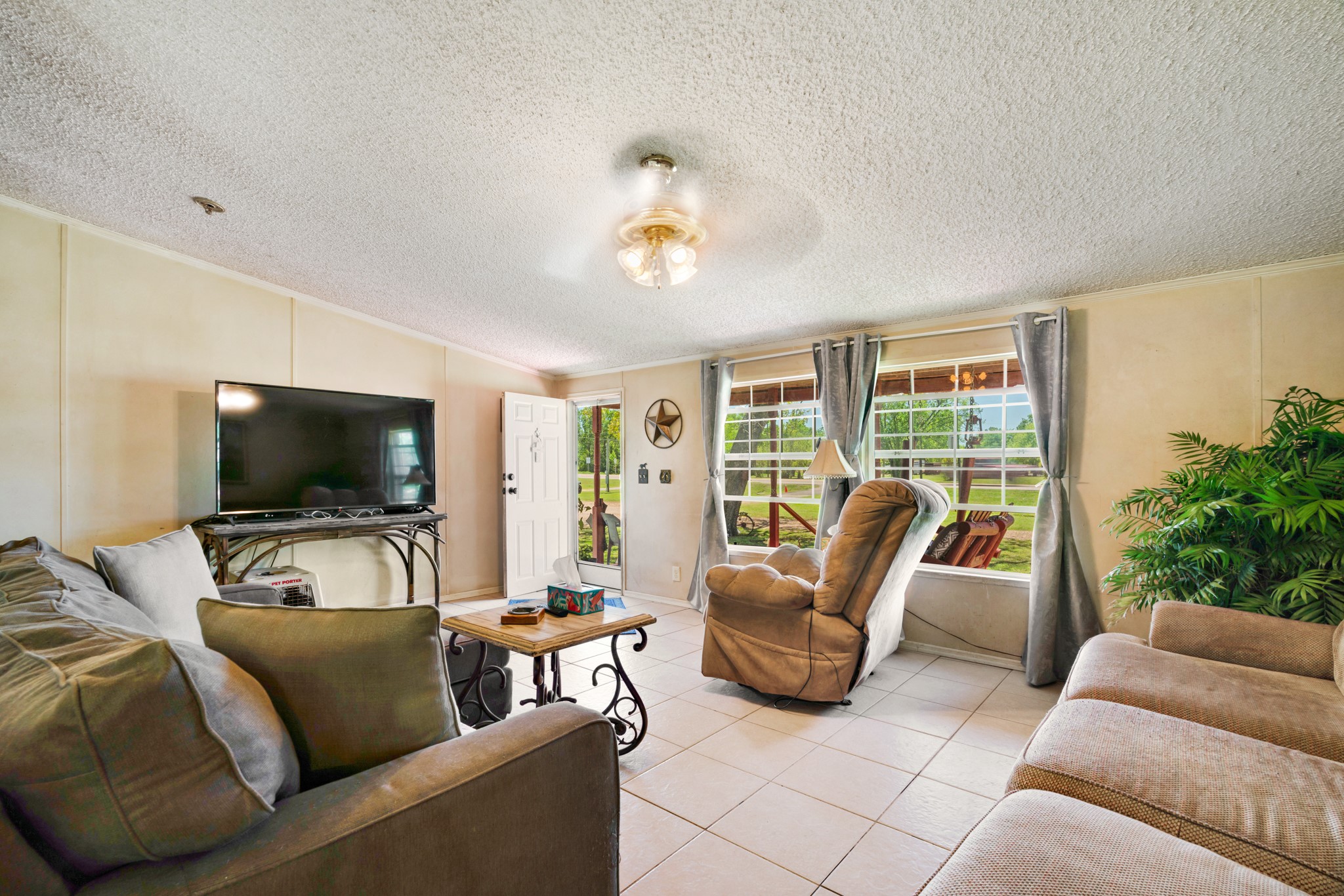 1530 W Front Street Street Blossom TX 75416