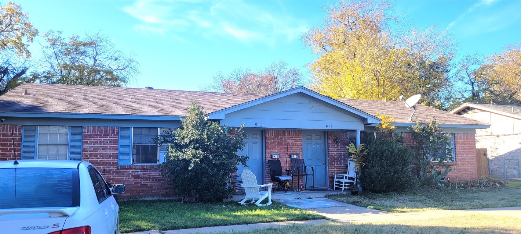 913/915 Cody Court River Oaks TX 76114