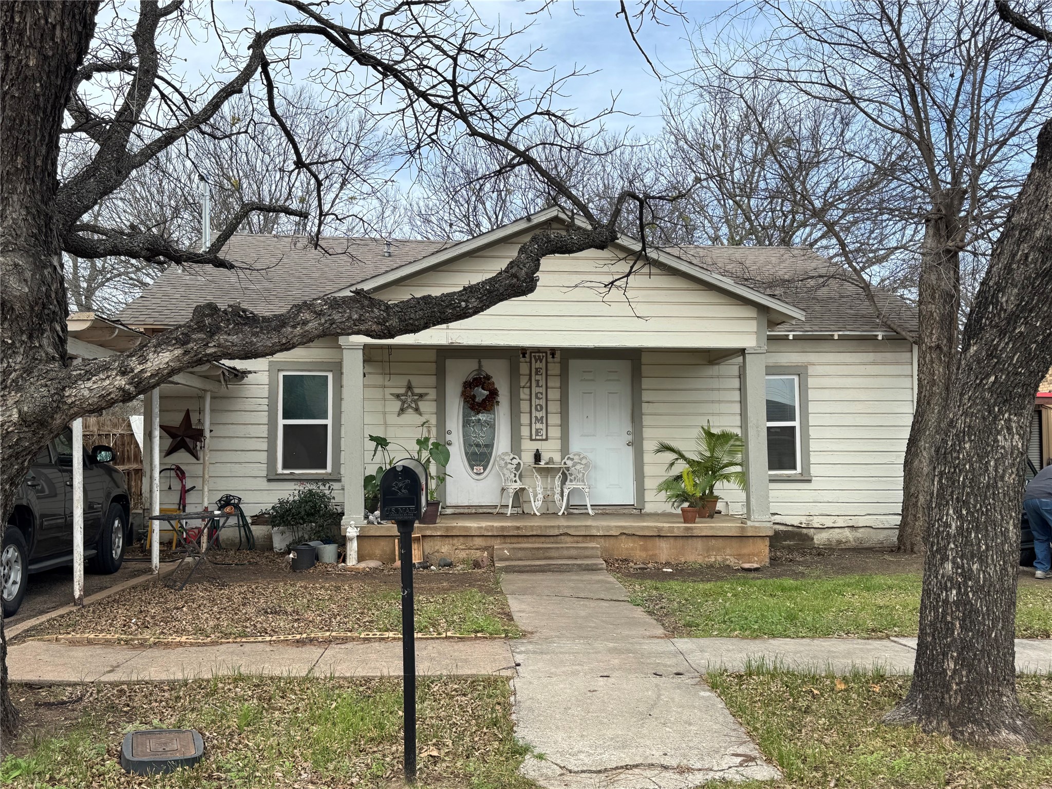 111 N Nueces Coleman TX 76384