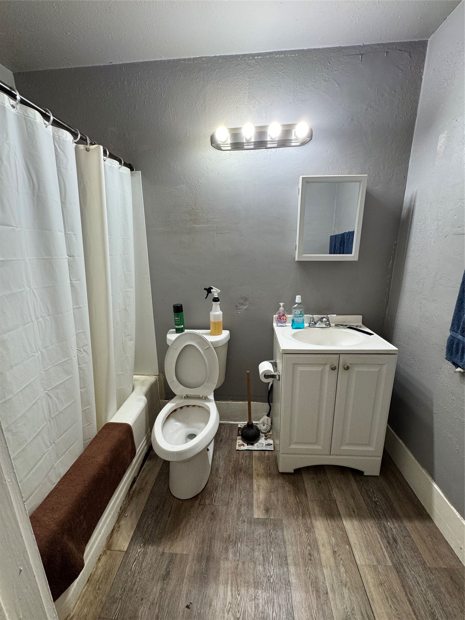 111 N Nueces Coleman TX 76384