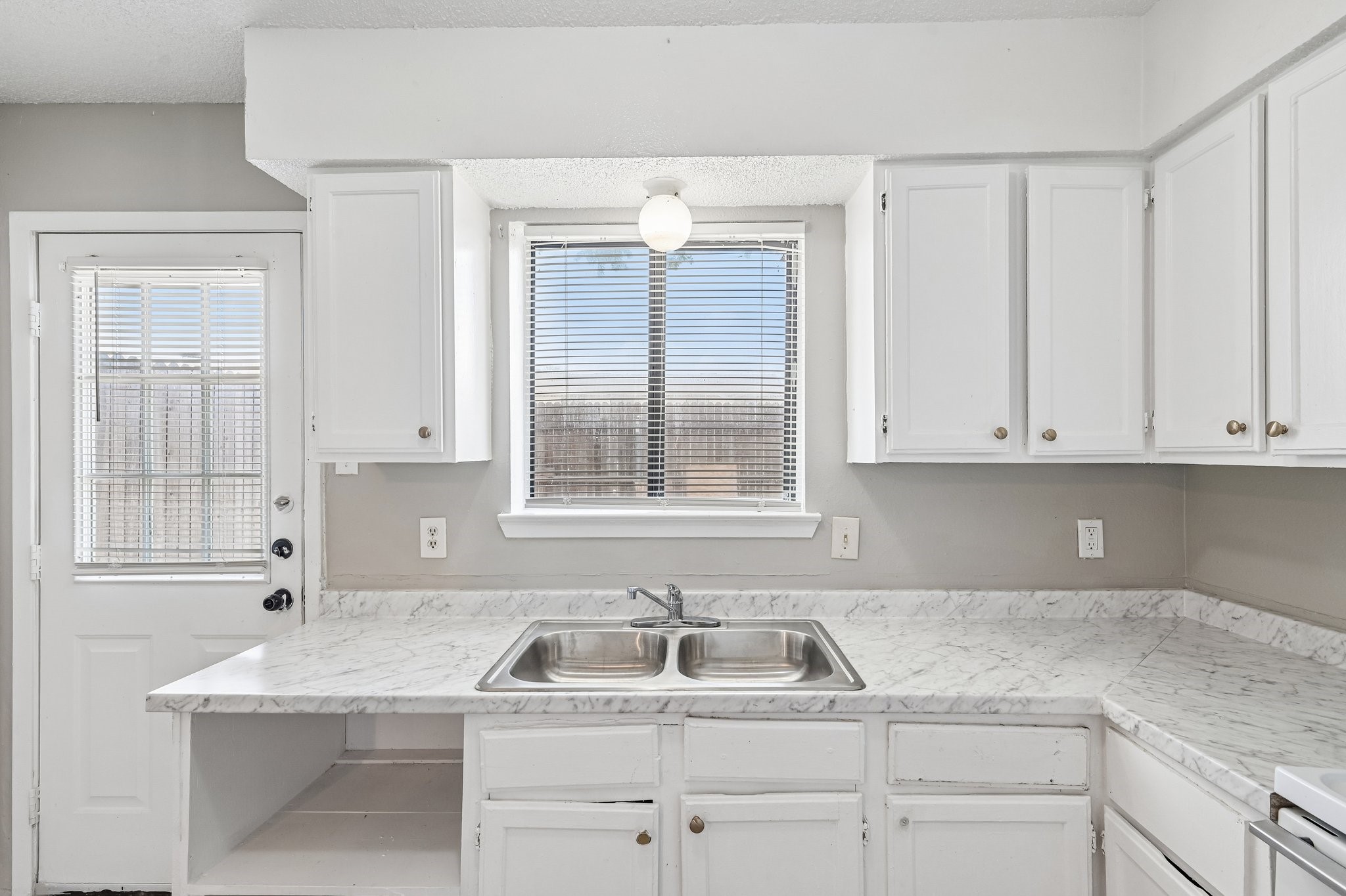 2813 Wimbledon Court Garland TX 75041