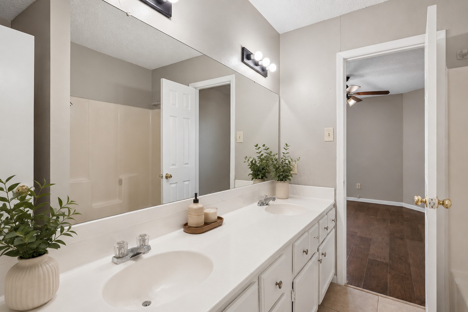 2813 Wimbledon Court Garland TX 75041