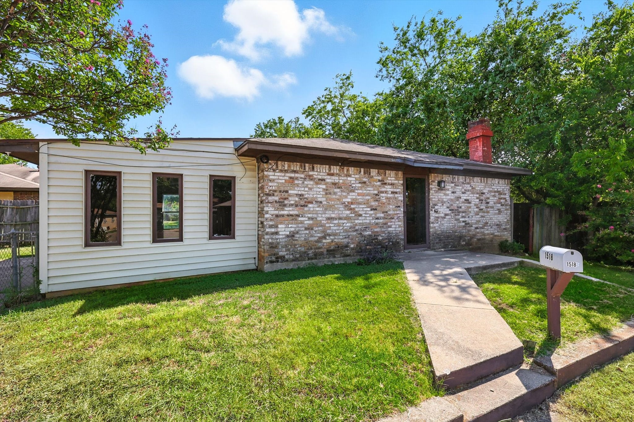 1516 W 7th Street Irving TX 75060