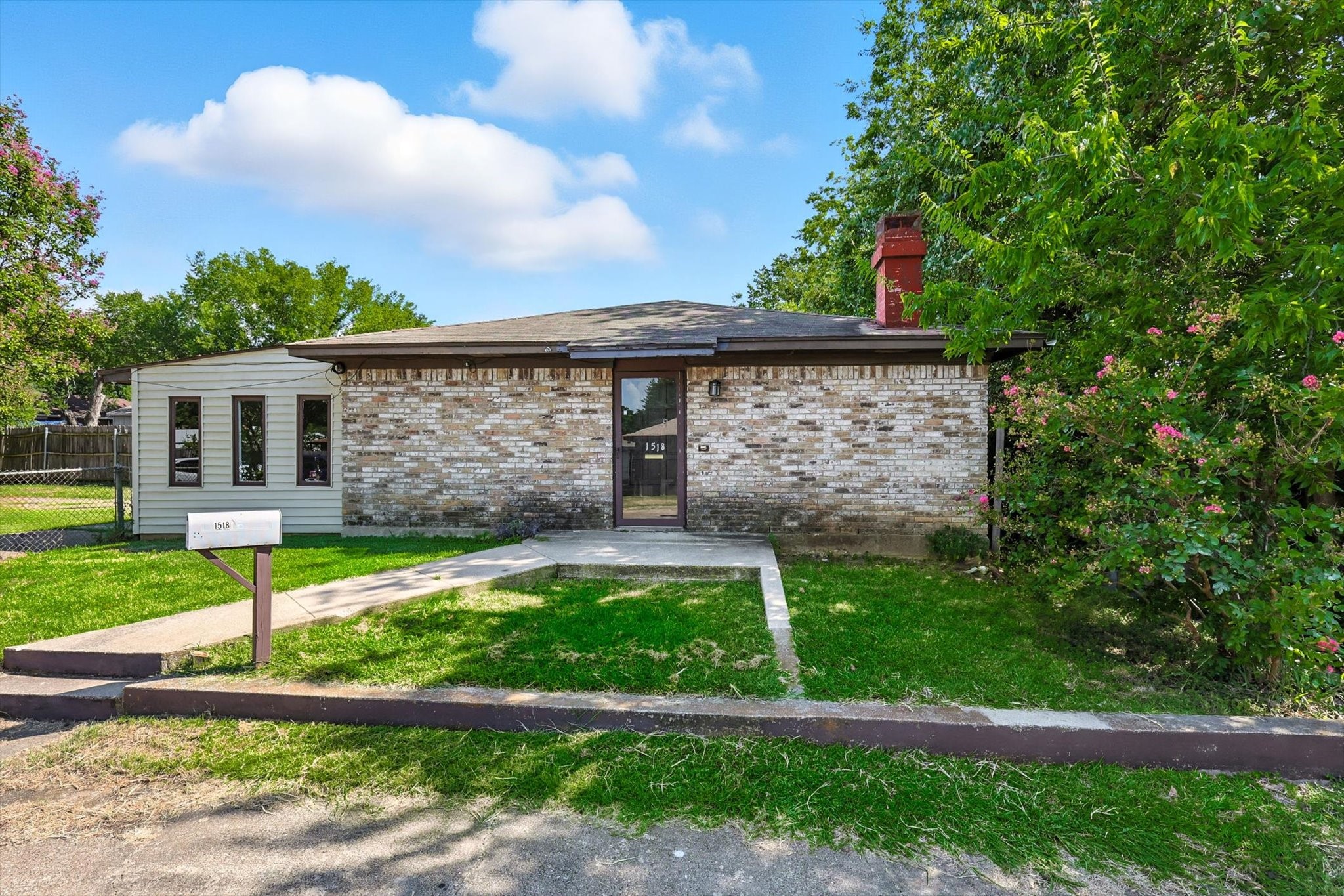 1516 W 7th Street Irving TX 75060