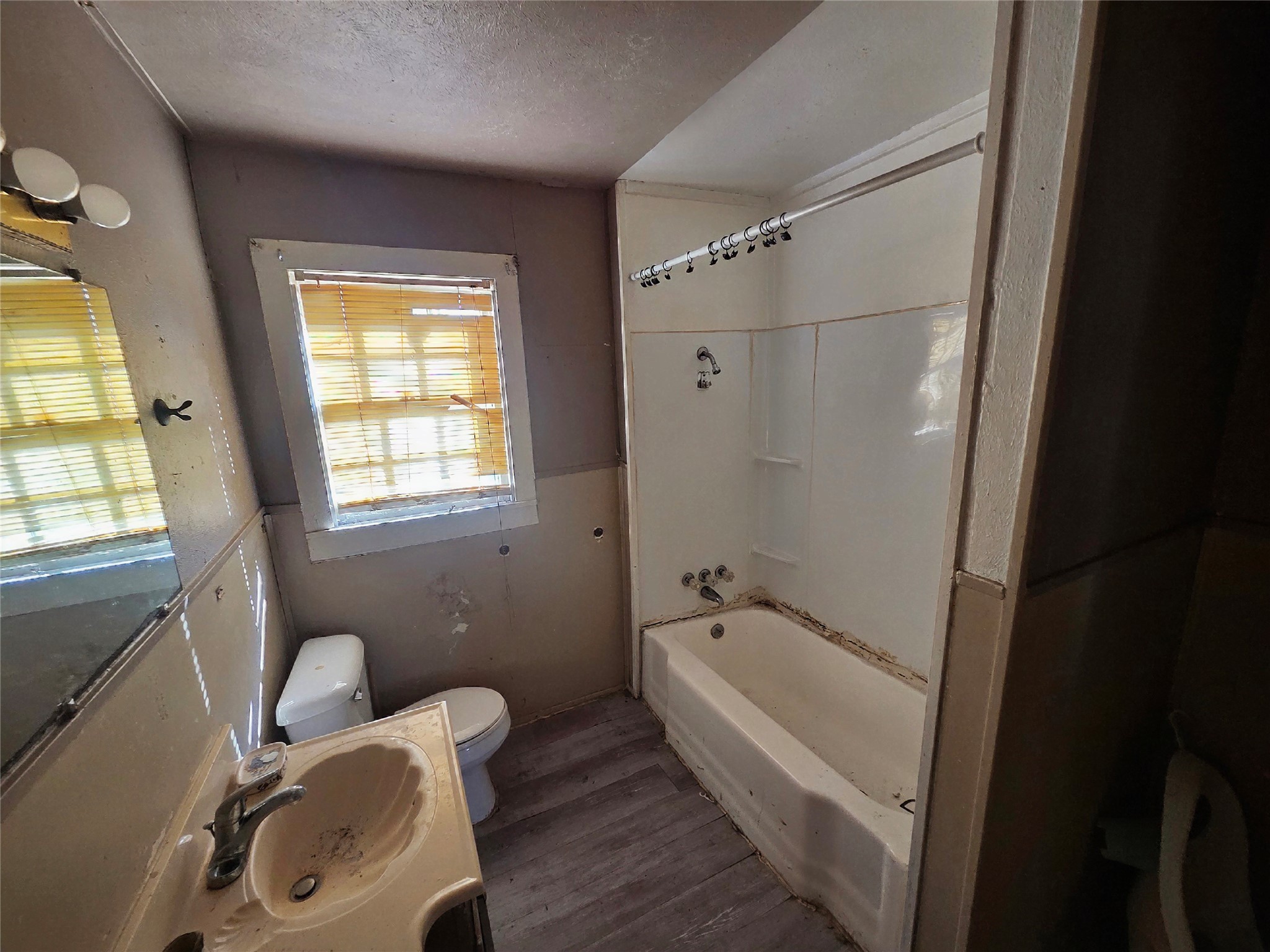1304/1306 West End Avenue Clarksville TX 75426