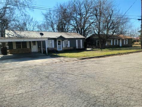 1304/1306 West End Avenue Clarksville TX 75426