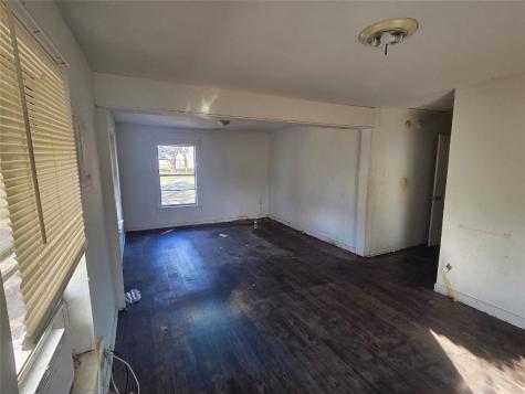 1304/1306 West End Avenue Clarksville TX 75426