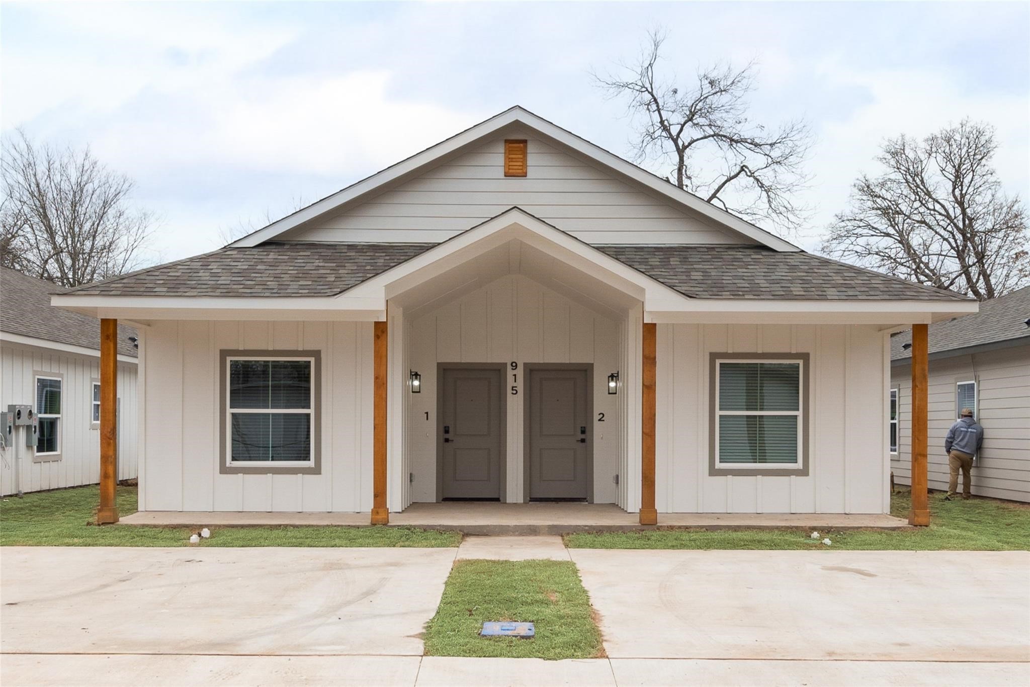 1807 Franklin Avenue Bonham TX 75418