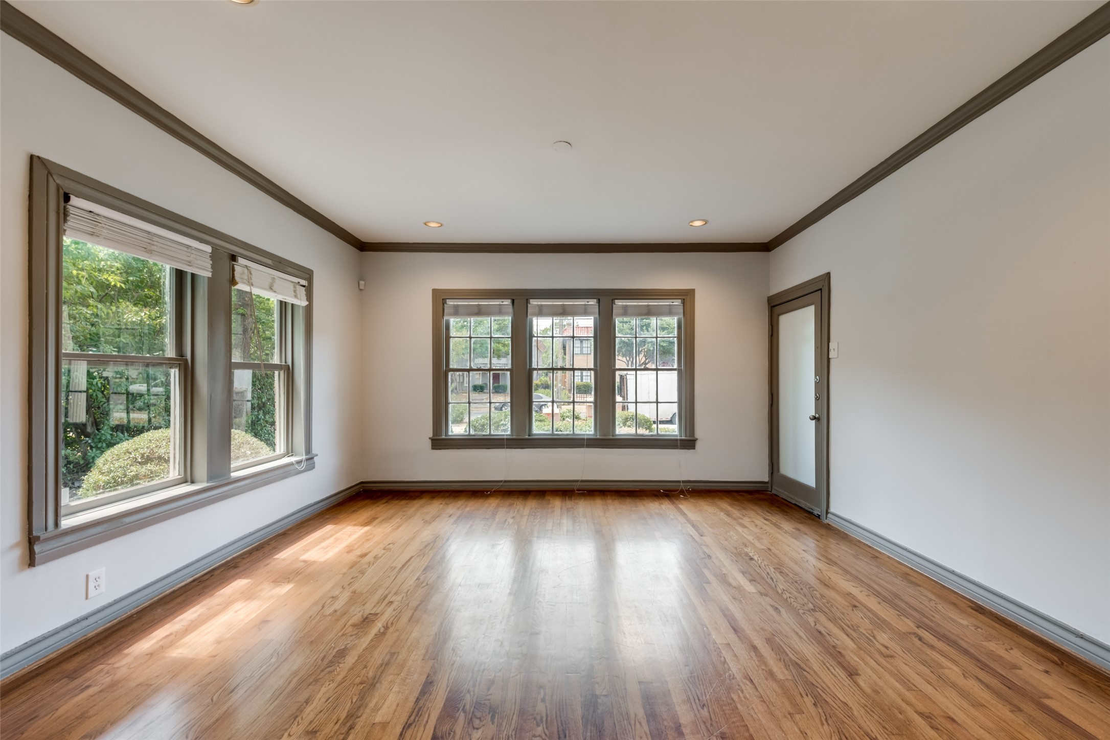 4512 Swiss Avenue Dallas TX 75204