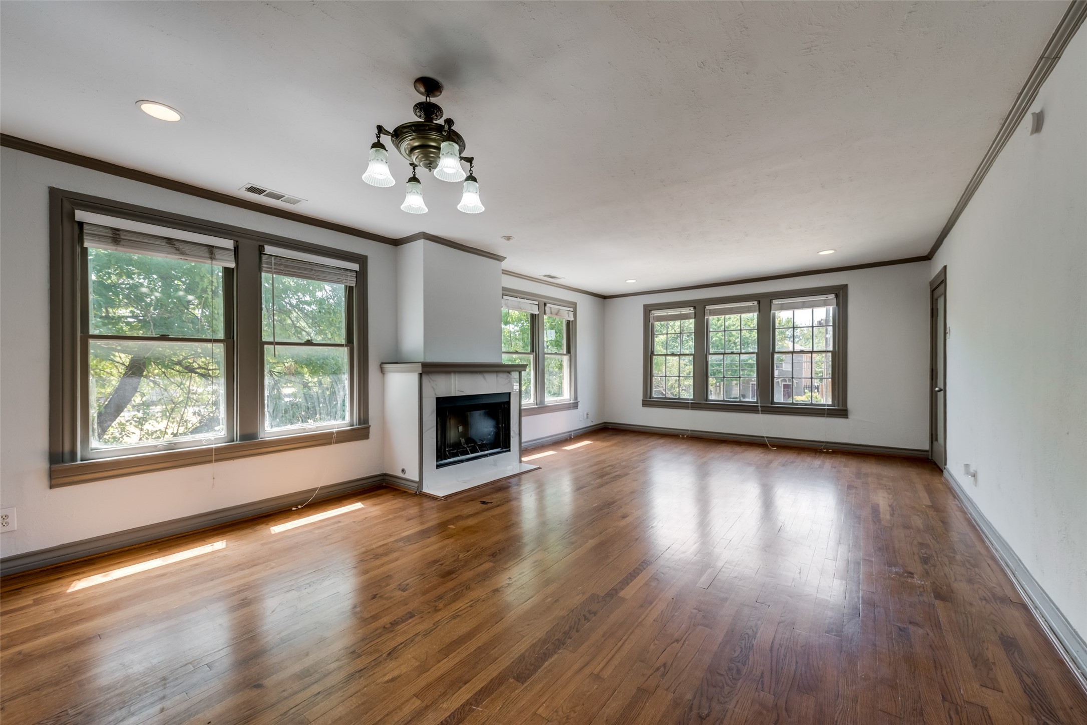4512 Swiss Avenue Dallas TX 75204