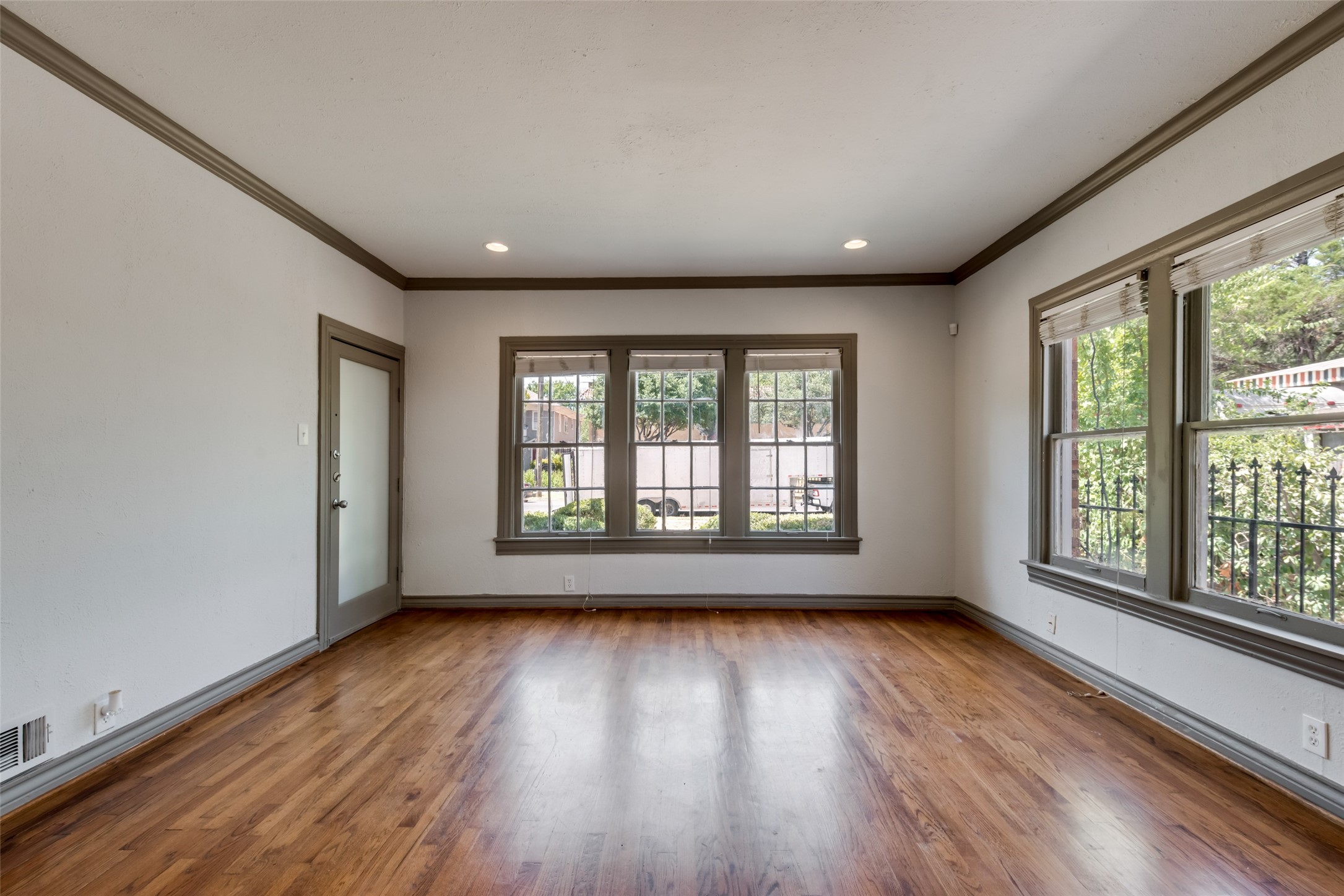 4512 Swiss Avenue Dallas TX 75204