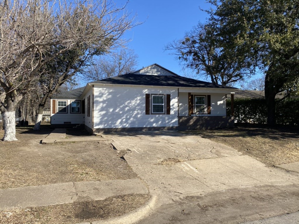 2216 Pine Street Grand Prairie TX 75050