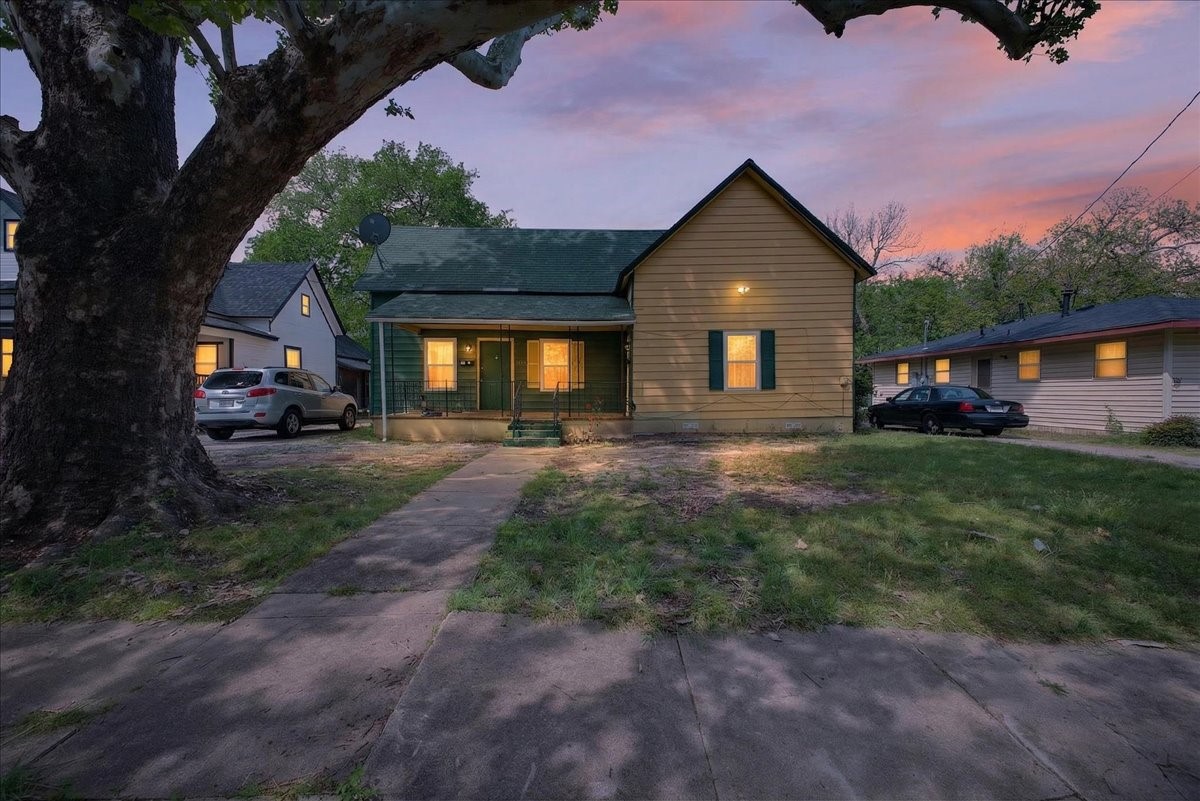 724 S Elm Street Sherman TX 75090