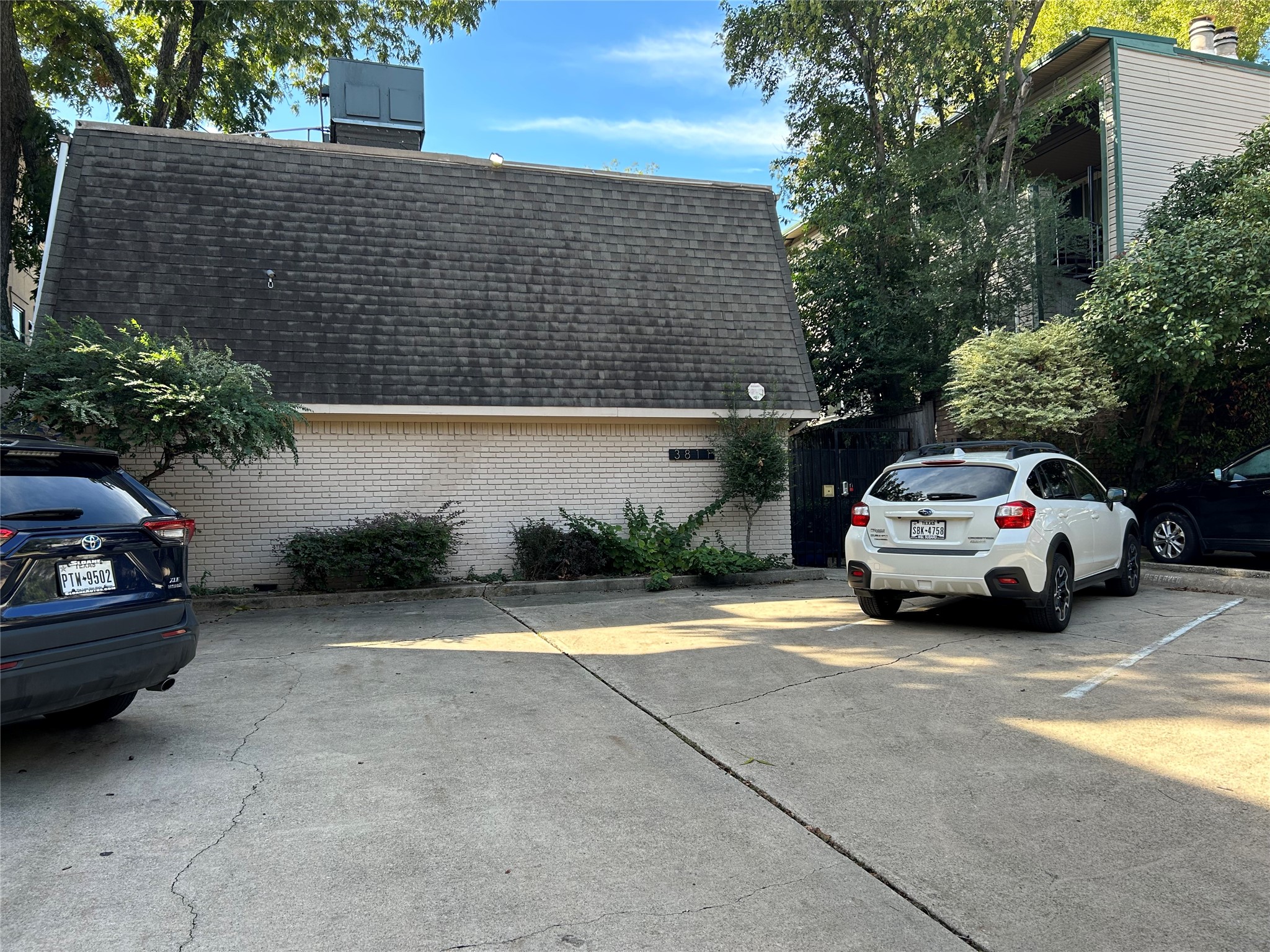 3811 Holland Avenue Dallas TX 75219