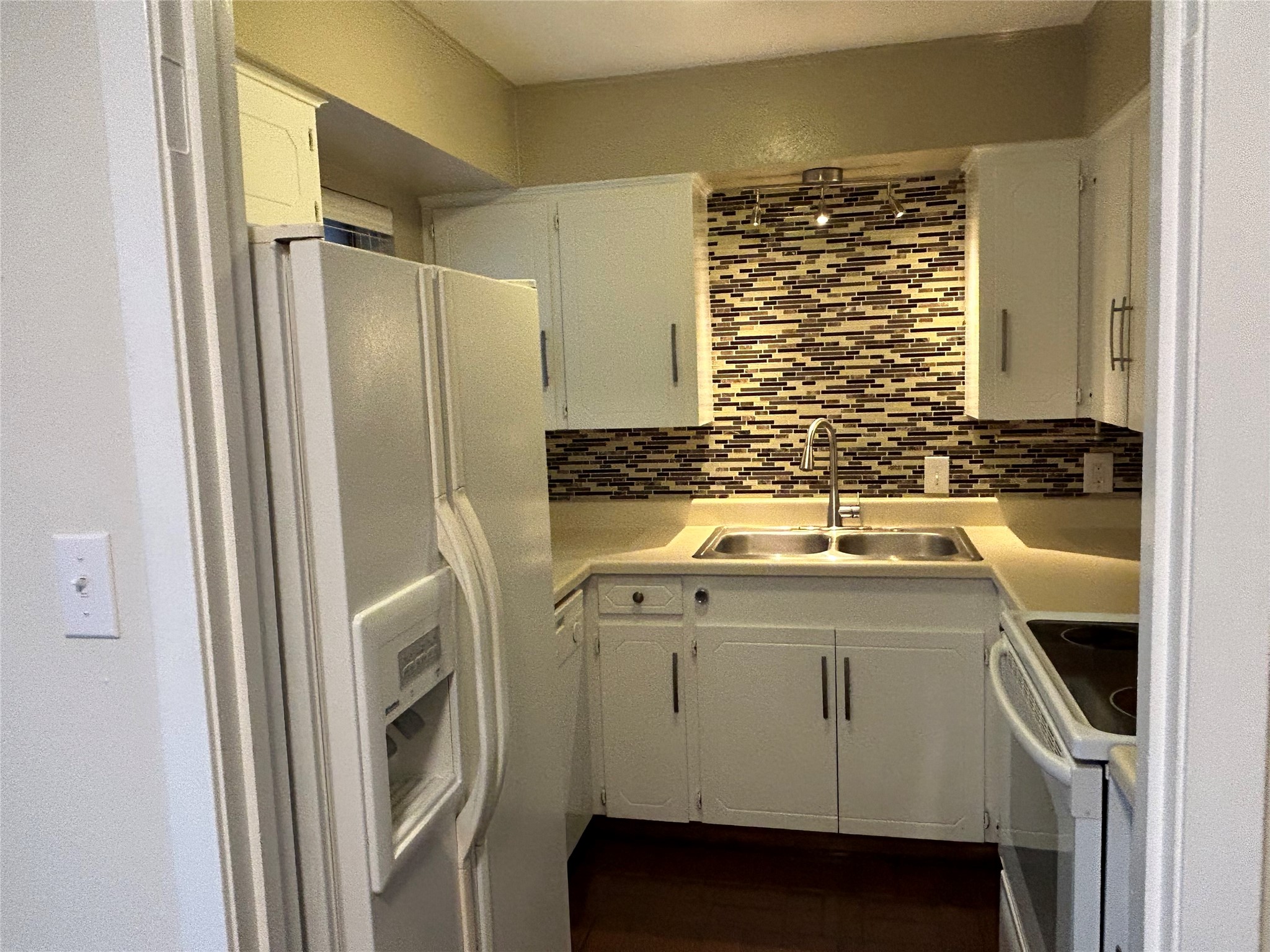 3811 Holland Avenue Dallas TX 75219