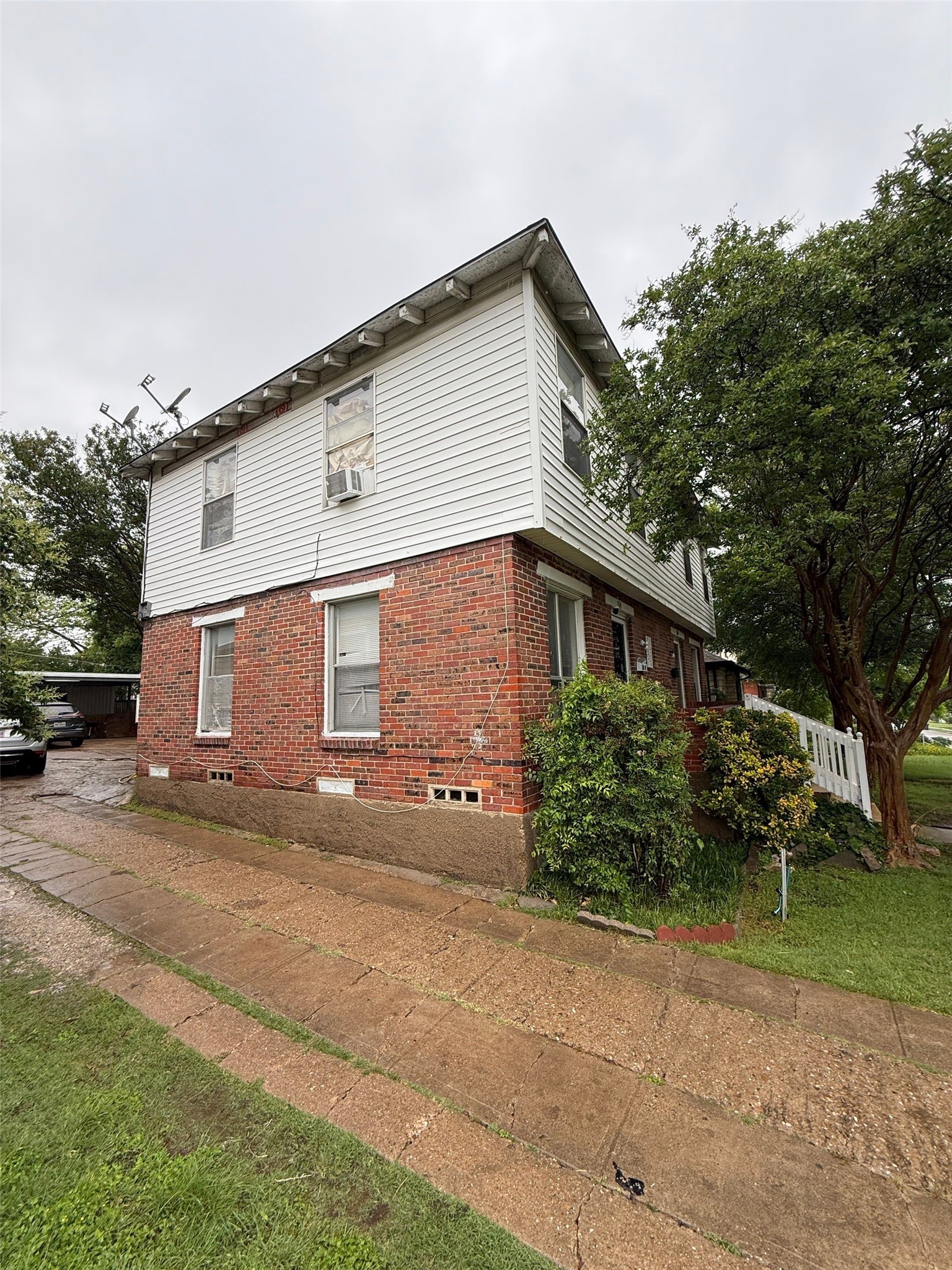 311 N Montreal Avenue Dallas TX 75208
