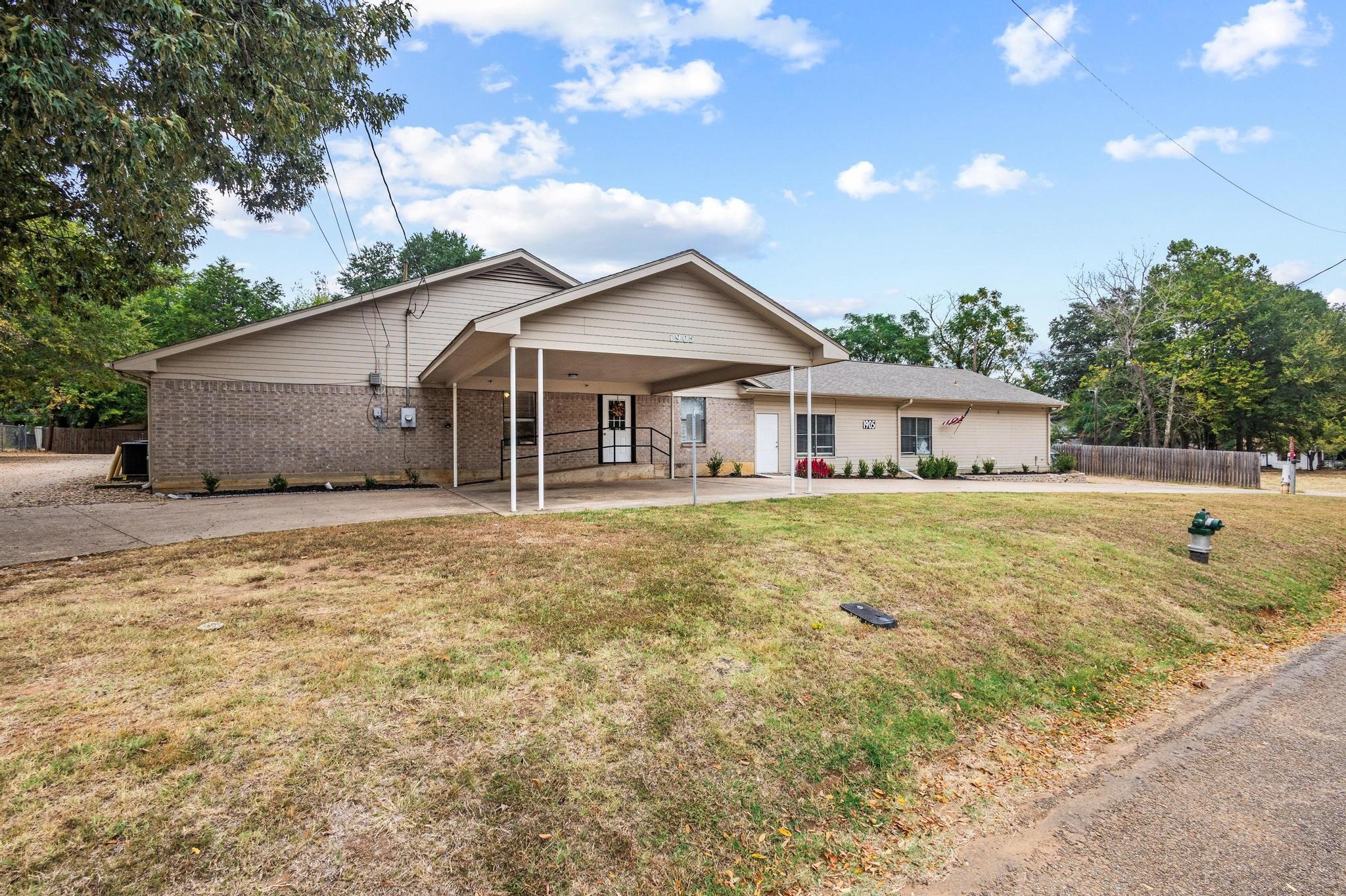 1905 E Price Street Paris TX 75460