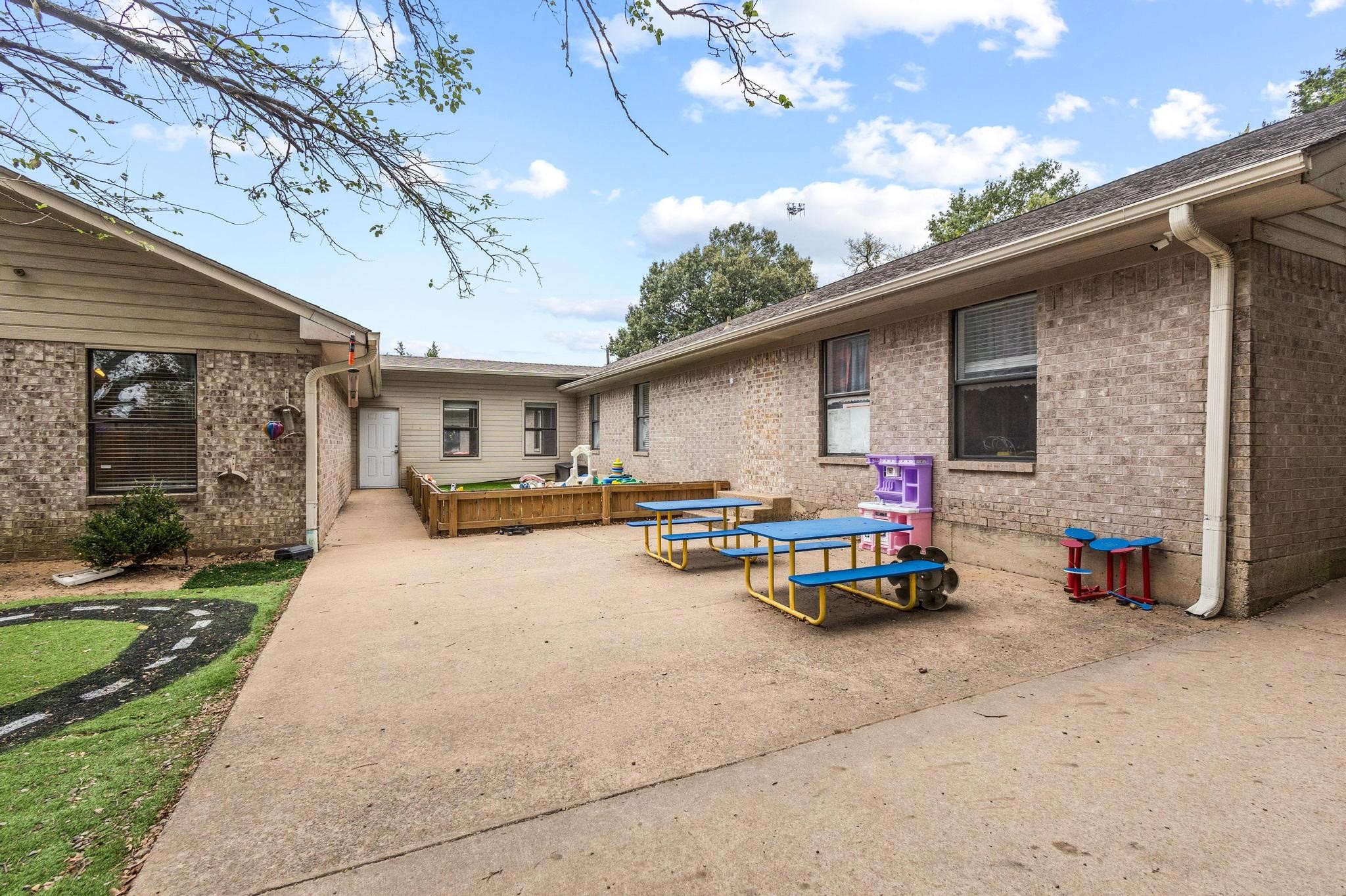 1905 E Price Street Paris TX 75460