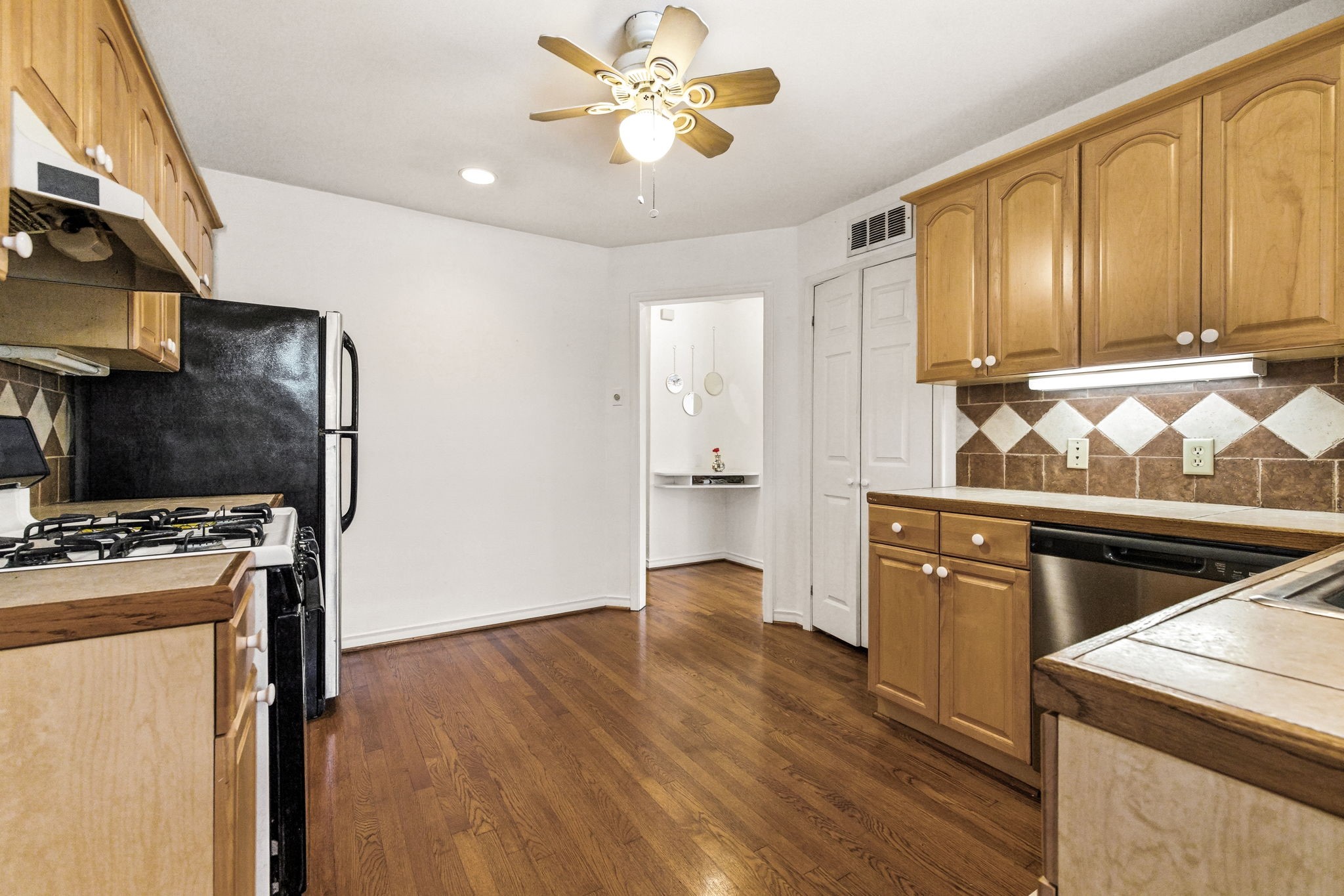 6524 Ravendale Lane Dallas TX 75214