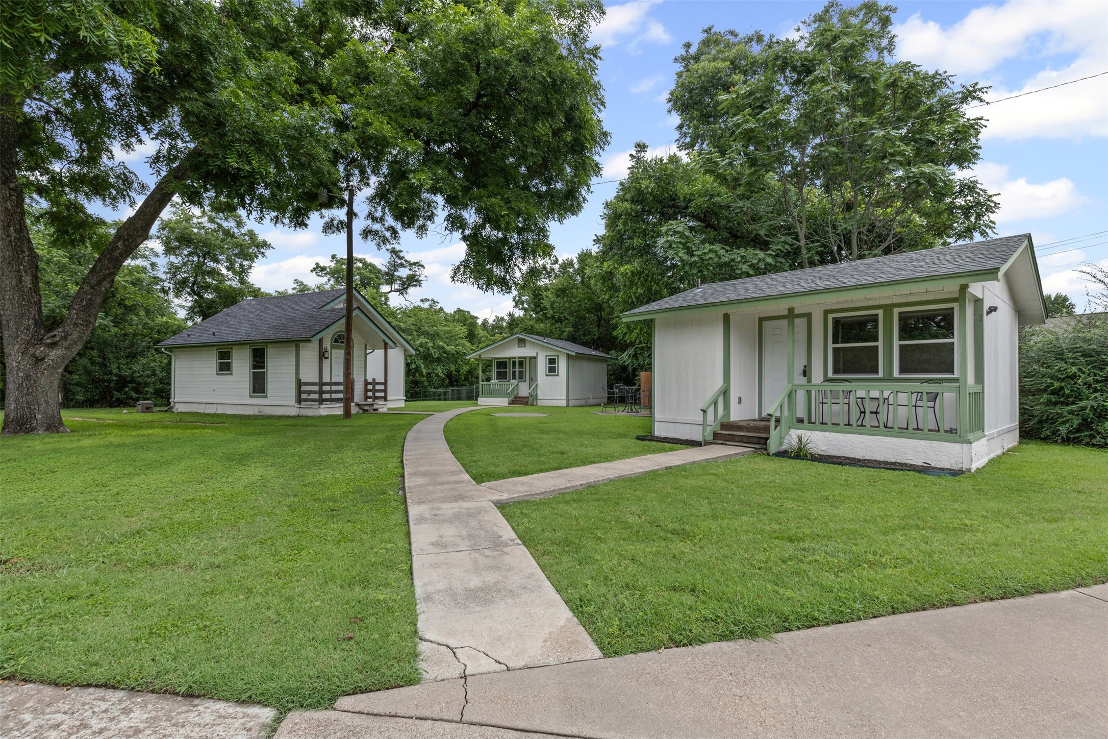 512 N Travis Street Granbury TX 76048