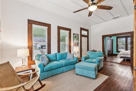512 N Travis Street Granbury TX 76048