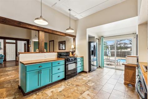 512 N Travis Street Granbury TX 76048