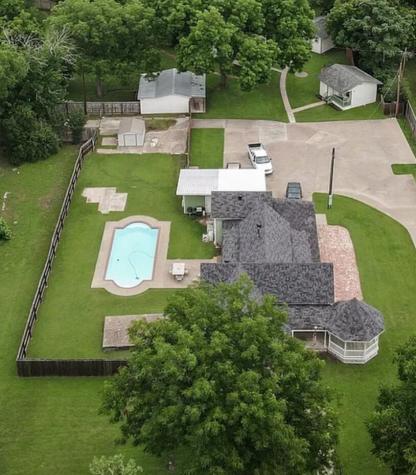 512 N Travis Street Granbury TX 76048