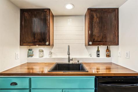 512 N Travis Street Granbury TX 76048