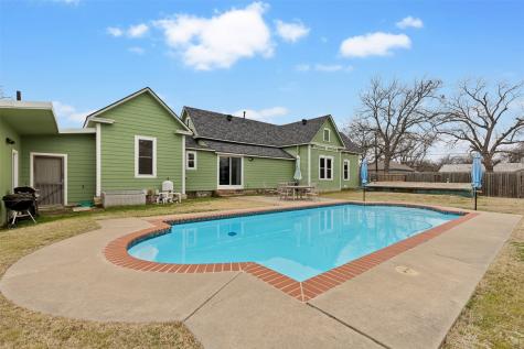 512 N Travis Street Granbury TX 76048