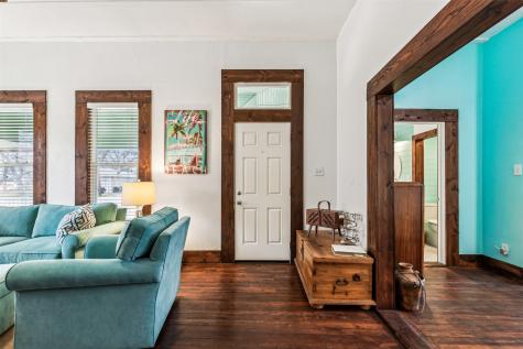512 N Travis Street Granbury TX 76048