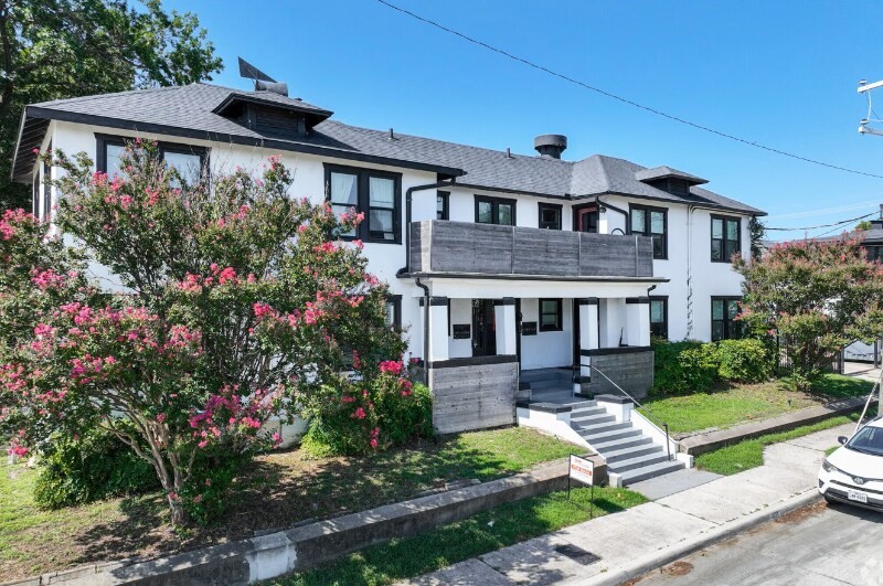 301 W Leuda Street Fort Worth TX 76104