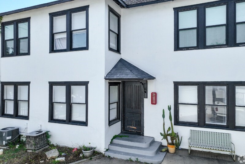 301 W Leuda Street Fort Worth TX 76104