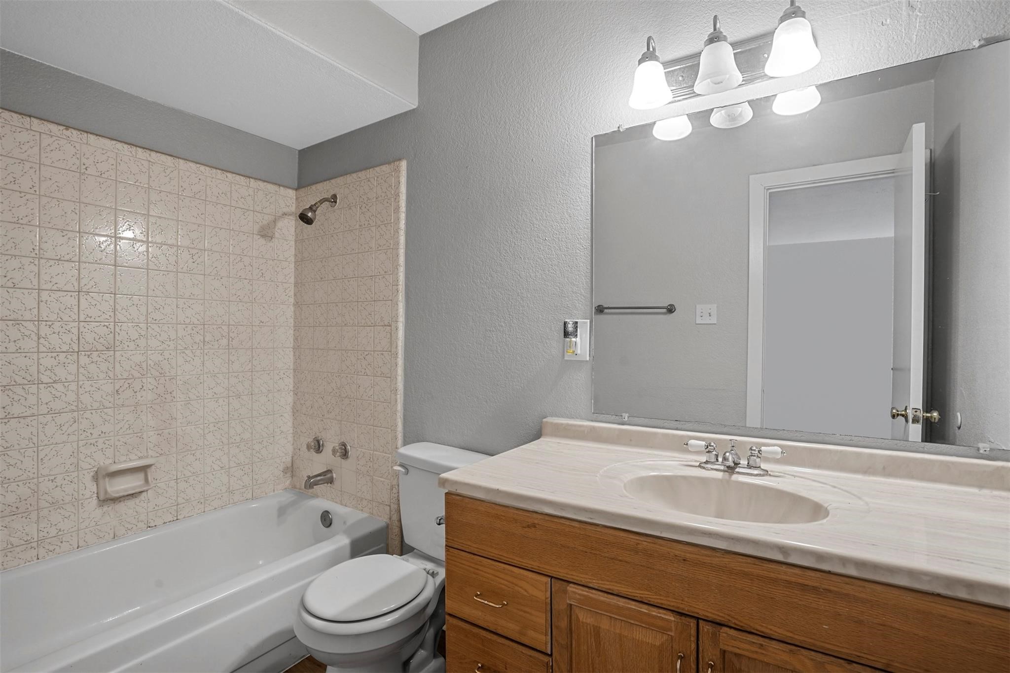 2156 Fleur De Lis Court Arlington TX 76012