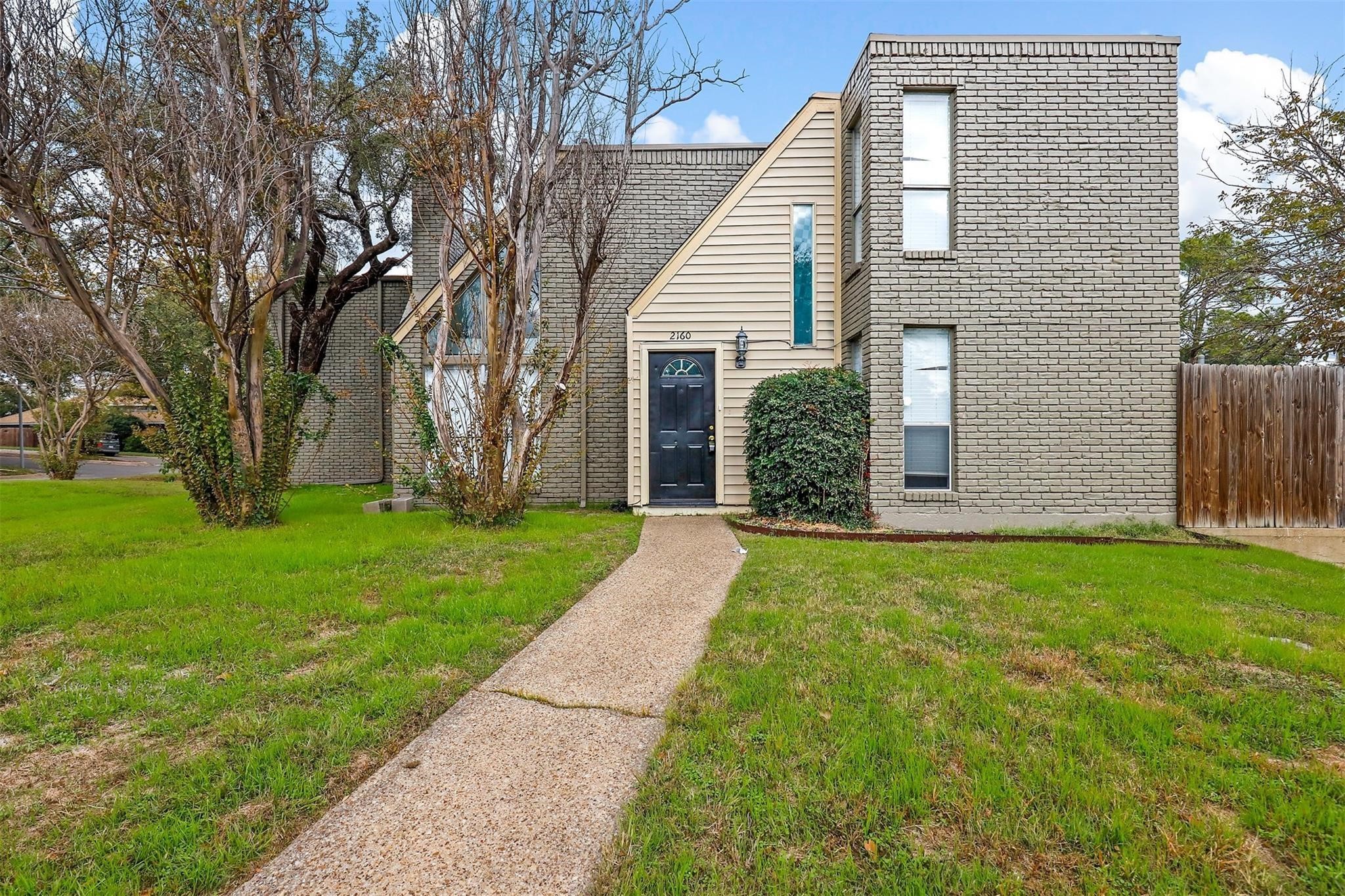 2156 Fleur De Lis Court Arlington TX 76012