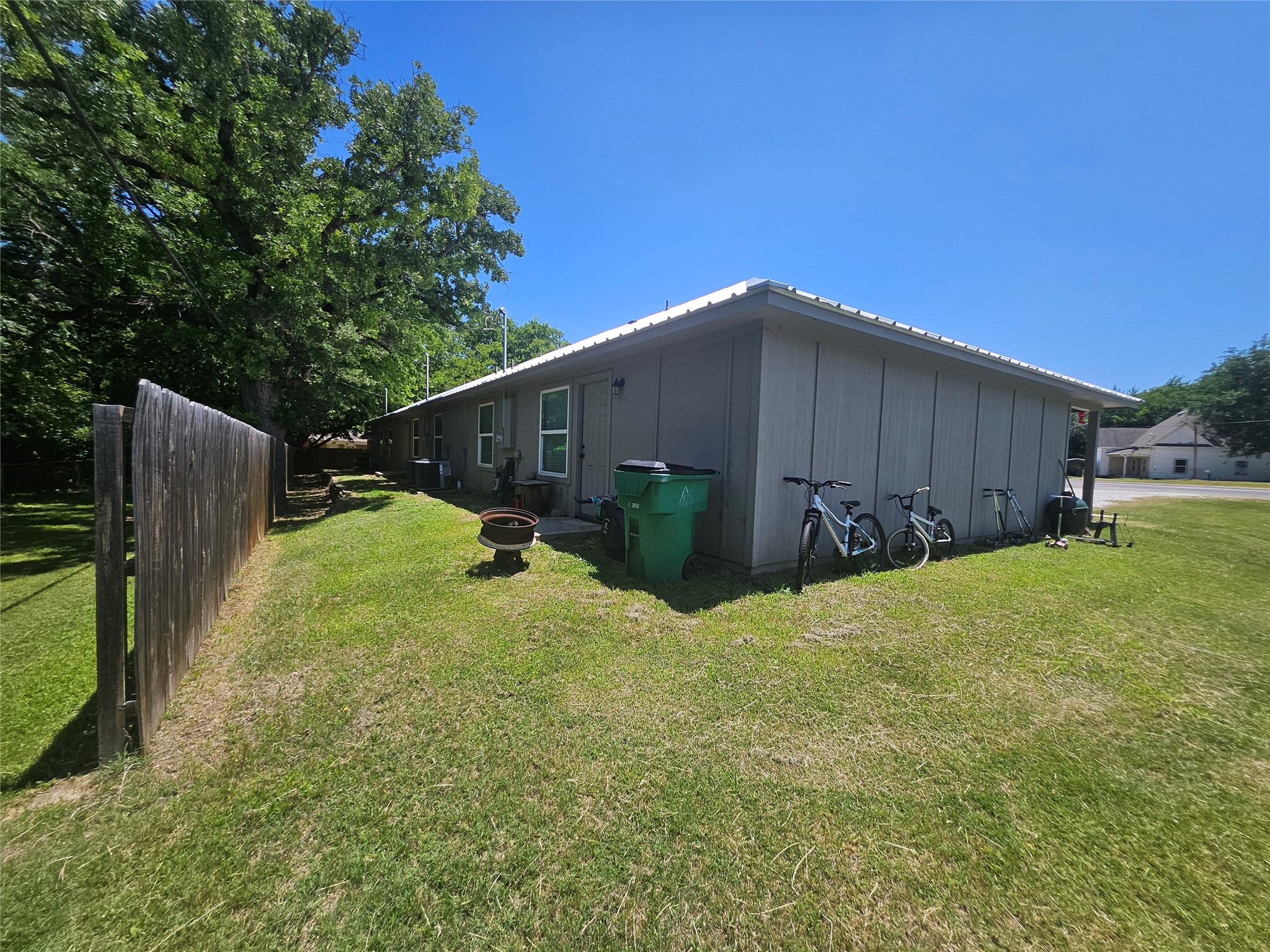 412 W Franklin Street Alvord TX 76225