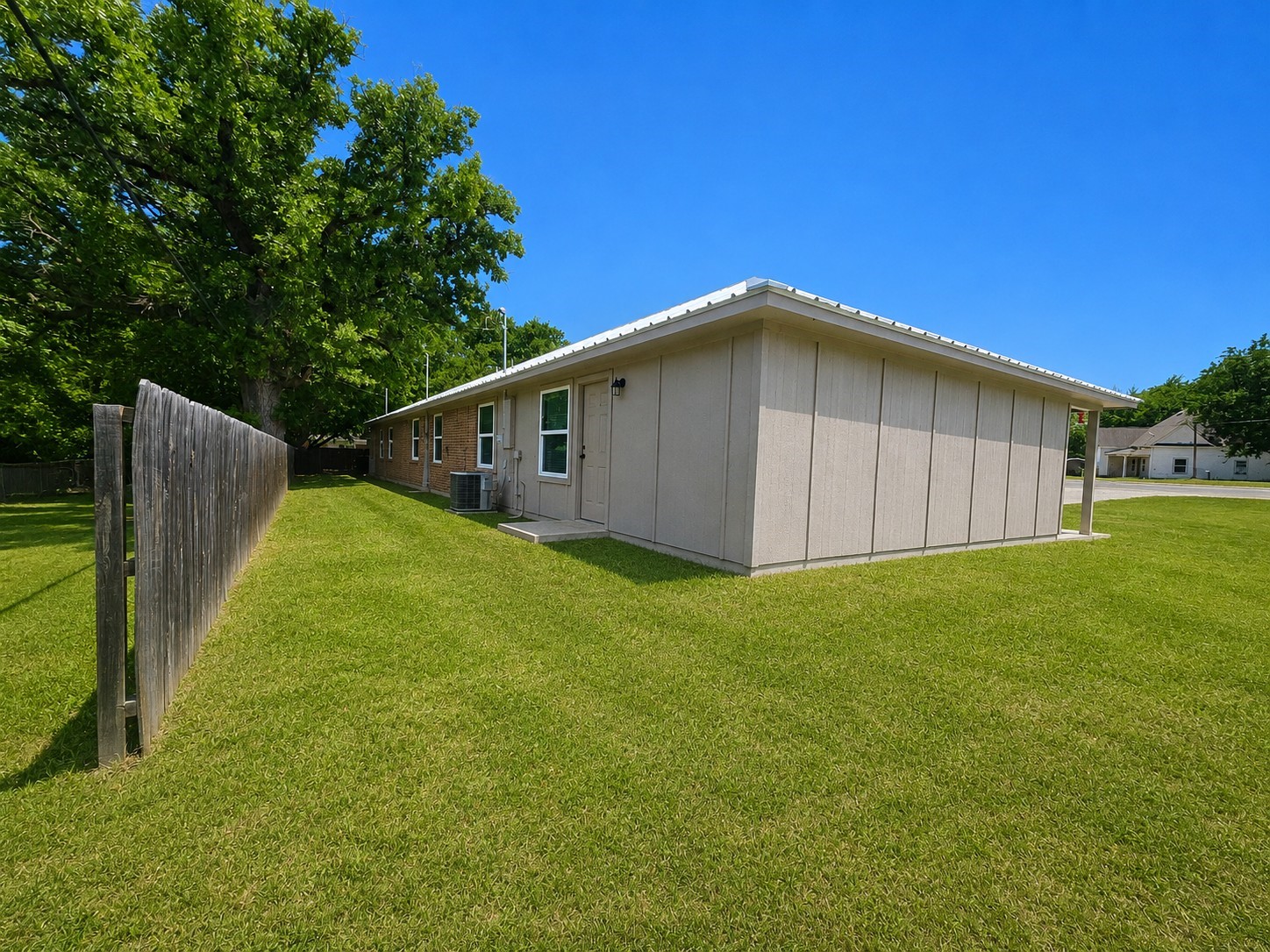 412 W Franklin Street Alvord TX 76225