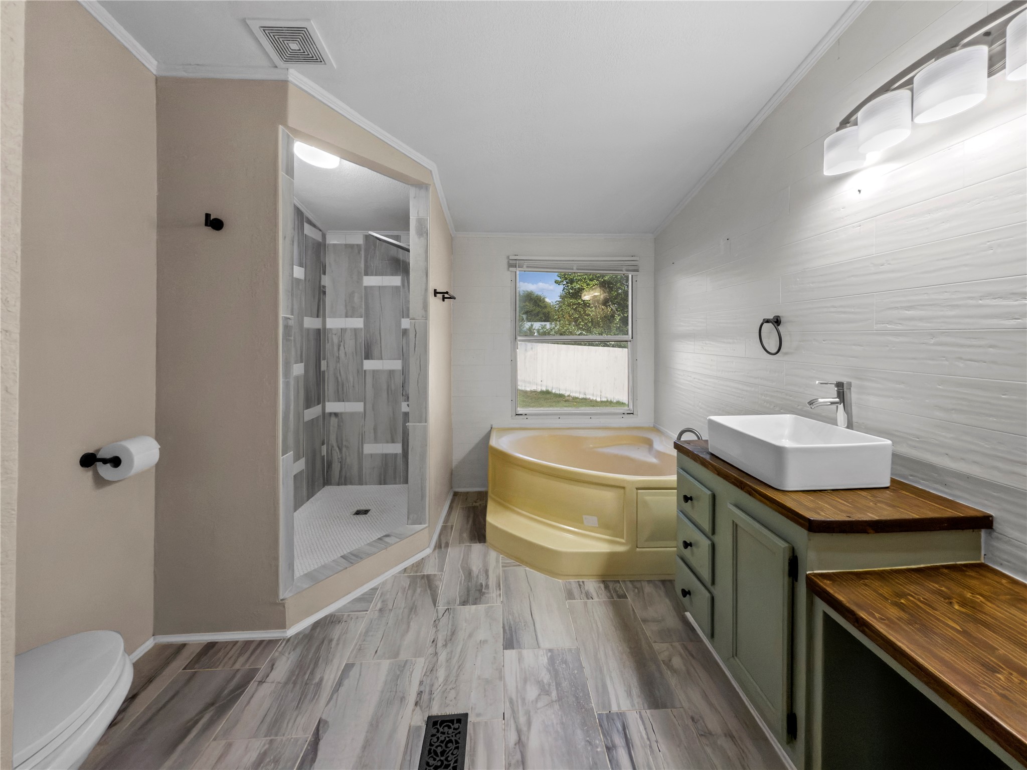 401 Barker Street Bowie TX 76230