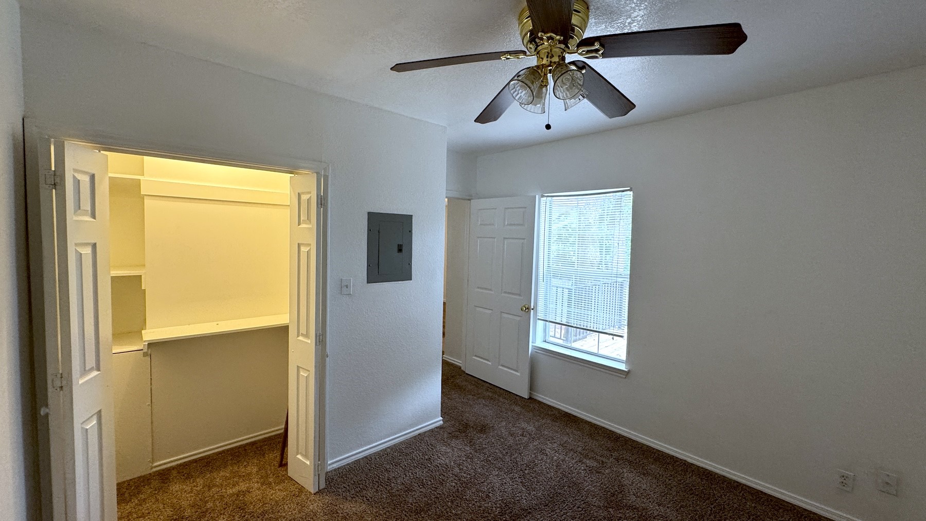 2207 N Elm Street Denton TX 76201