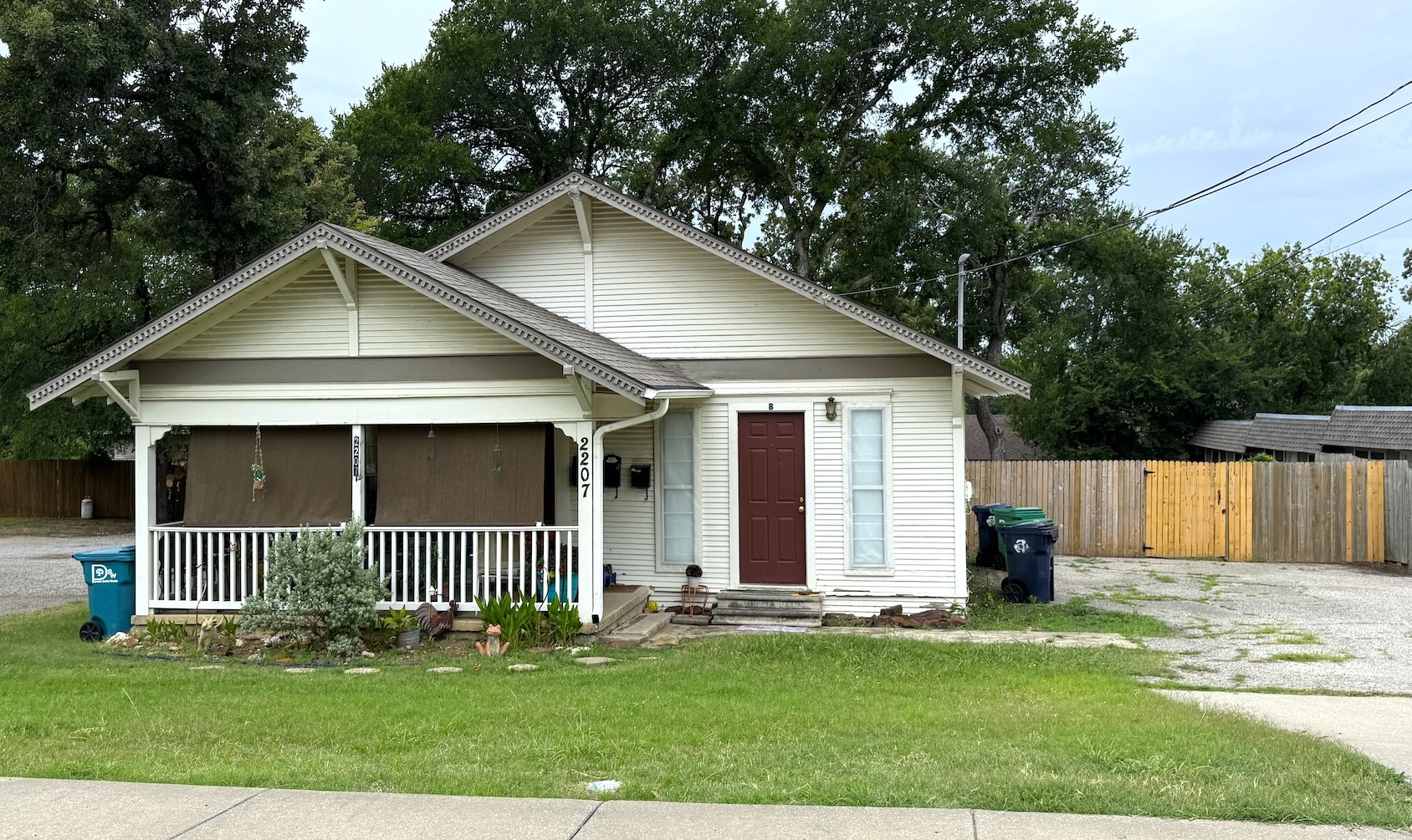 2207 N Elm Street Denton TX 76201