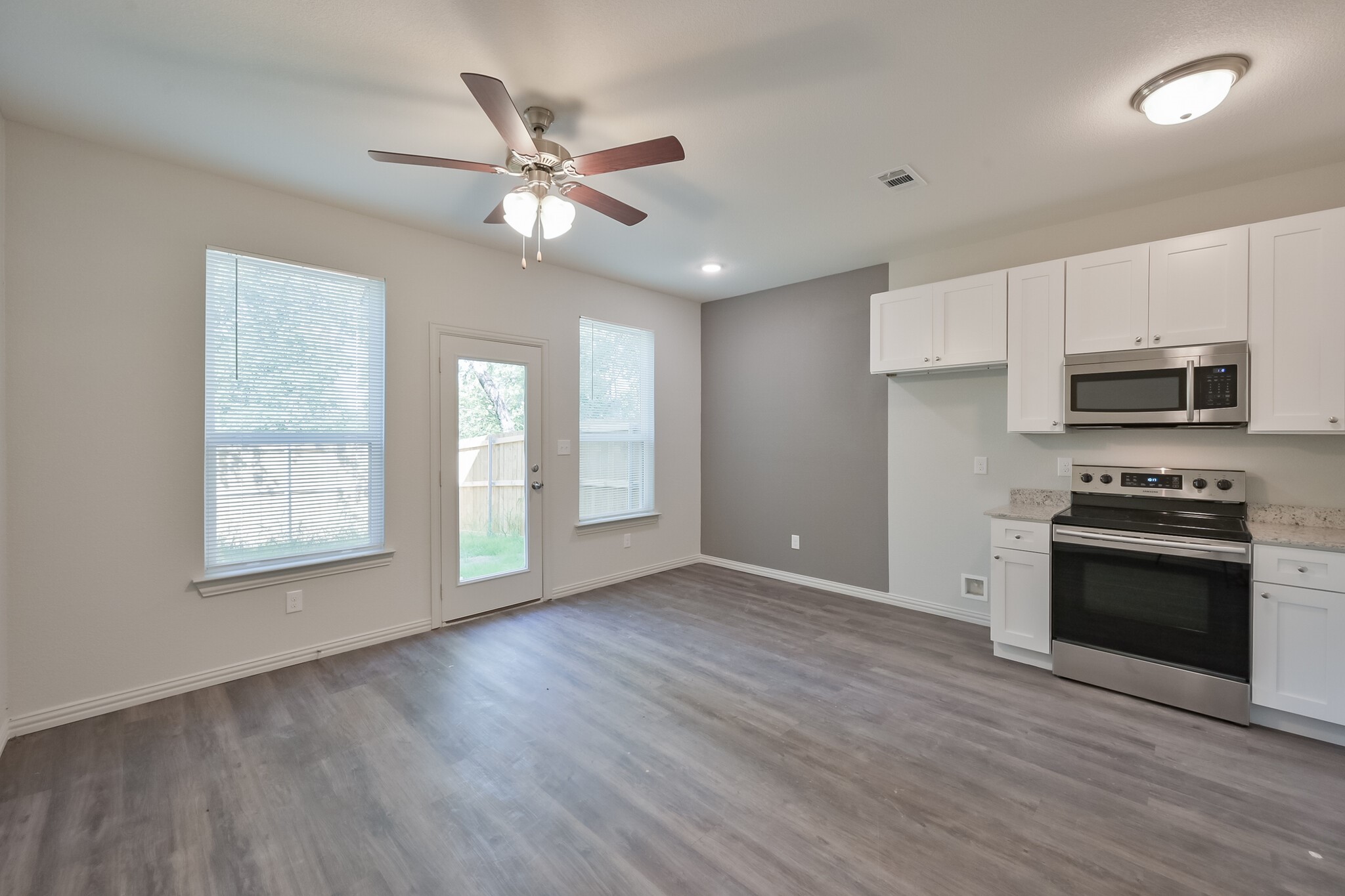1728 E Powell Avenue Fort Worth TX 76104