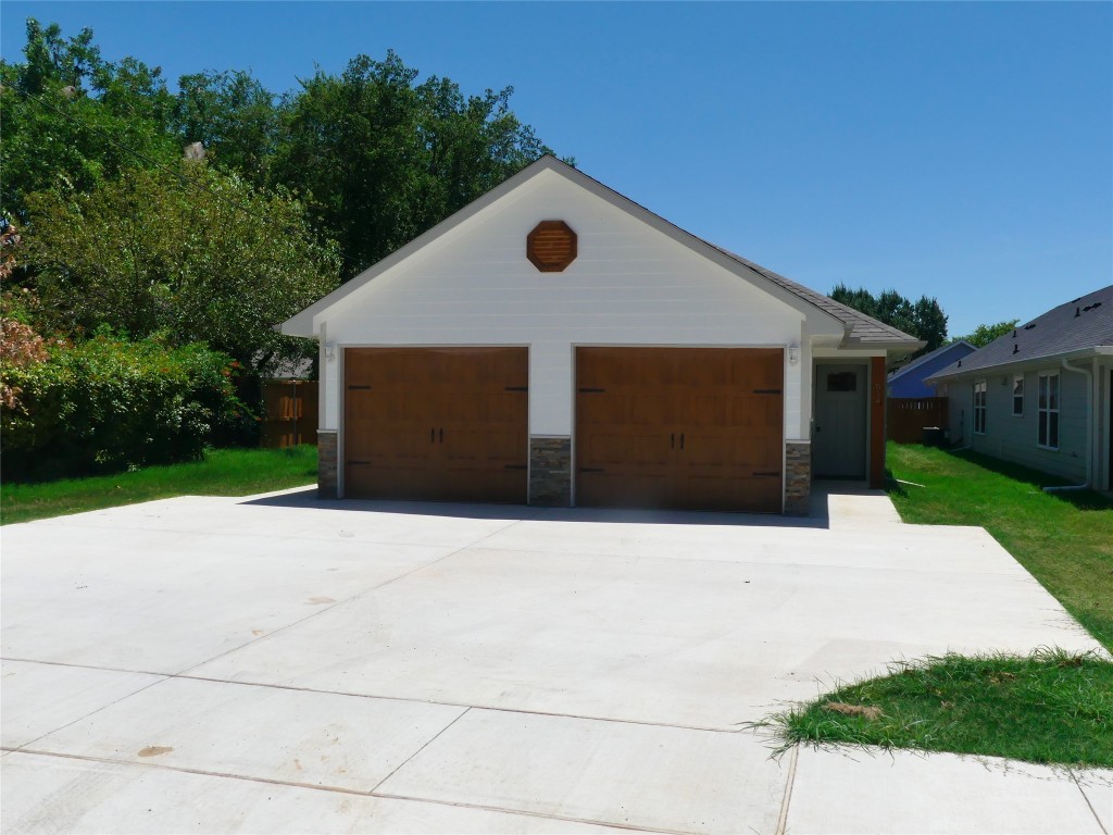 614 E College Street Sherman TX 75090