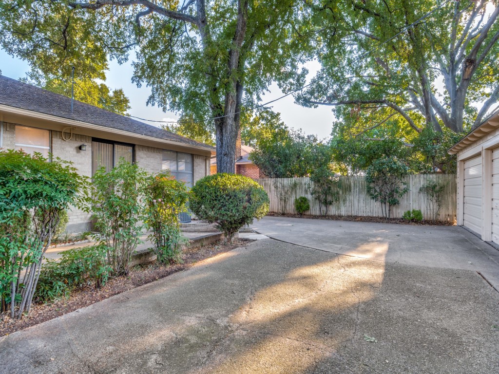 7415-7417 Walling Lane Dallas TX 75231