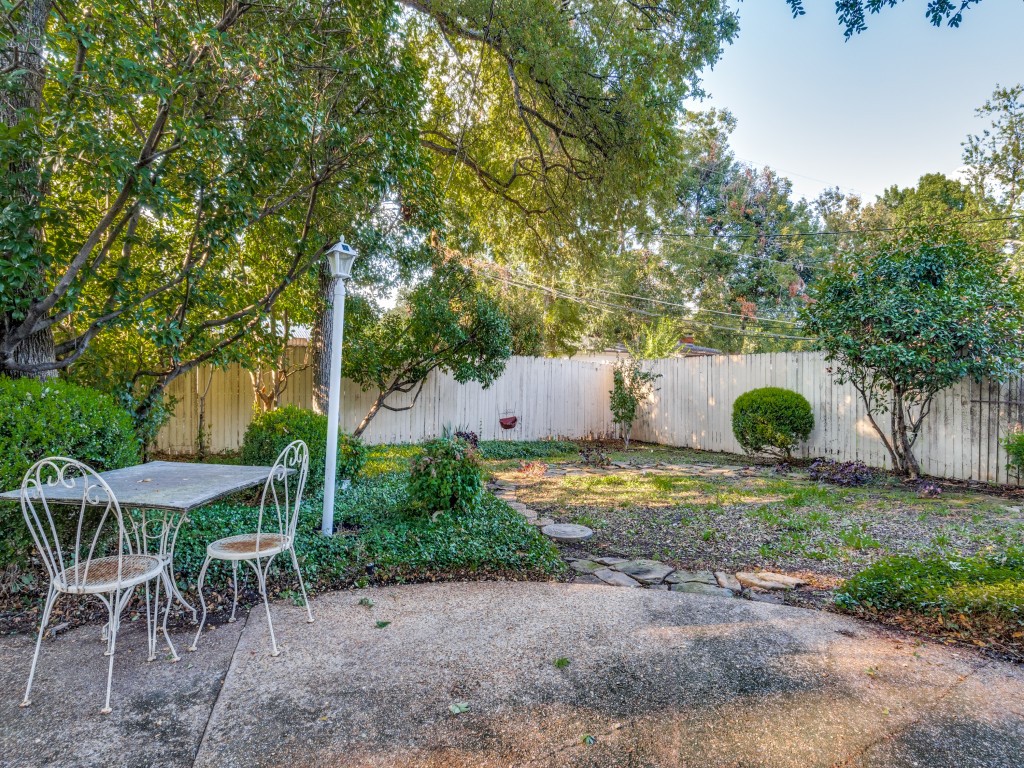 7415-7417 Walling Lane Dallas TX 75231