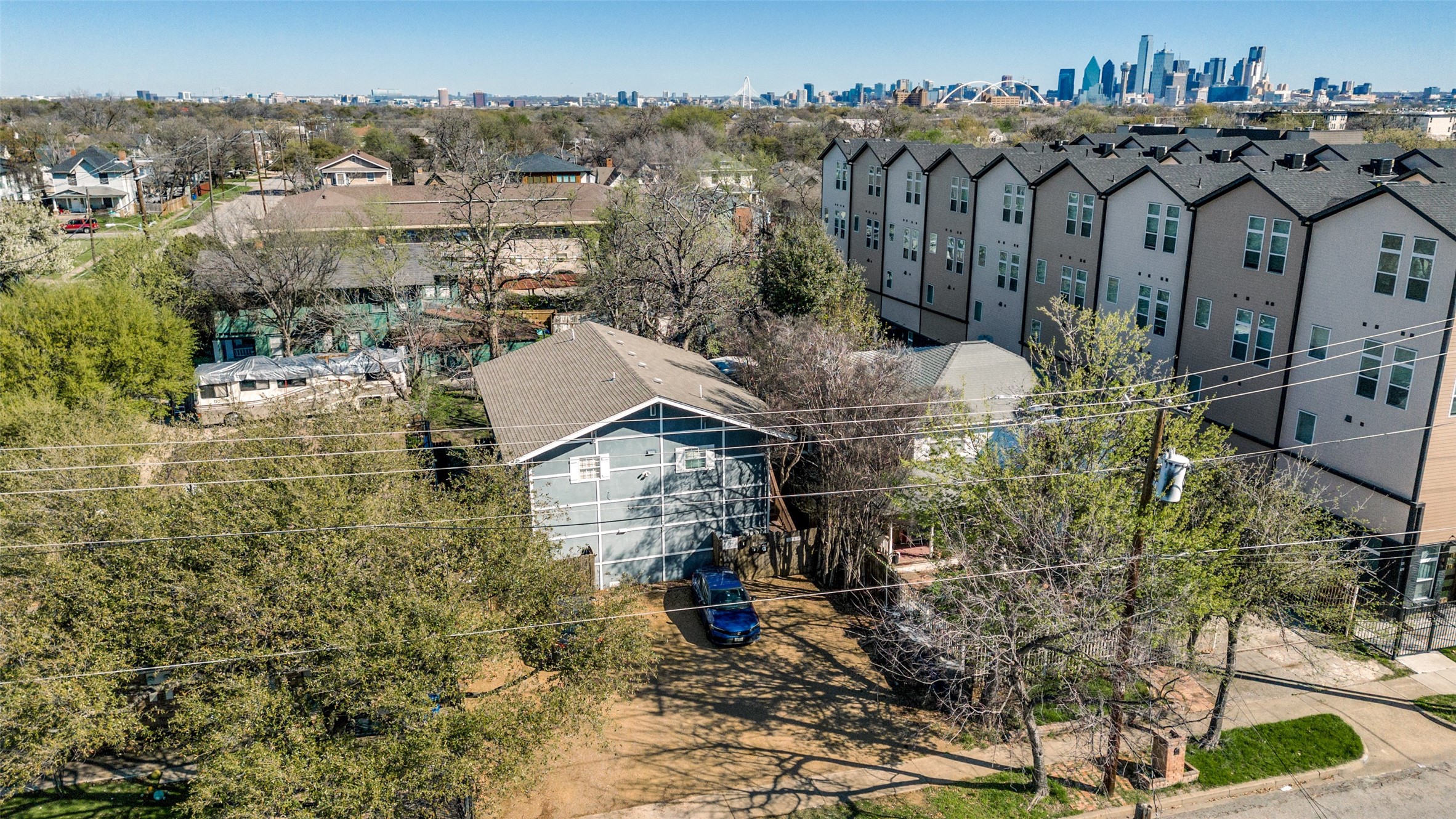 735 W 10th Street Dallas TX 75208
