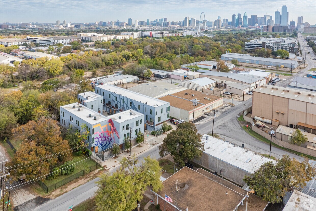 2303 Spencer Court Dallas TX 75208