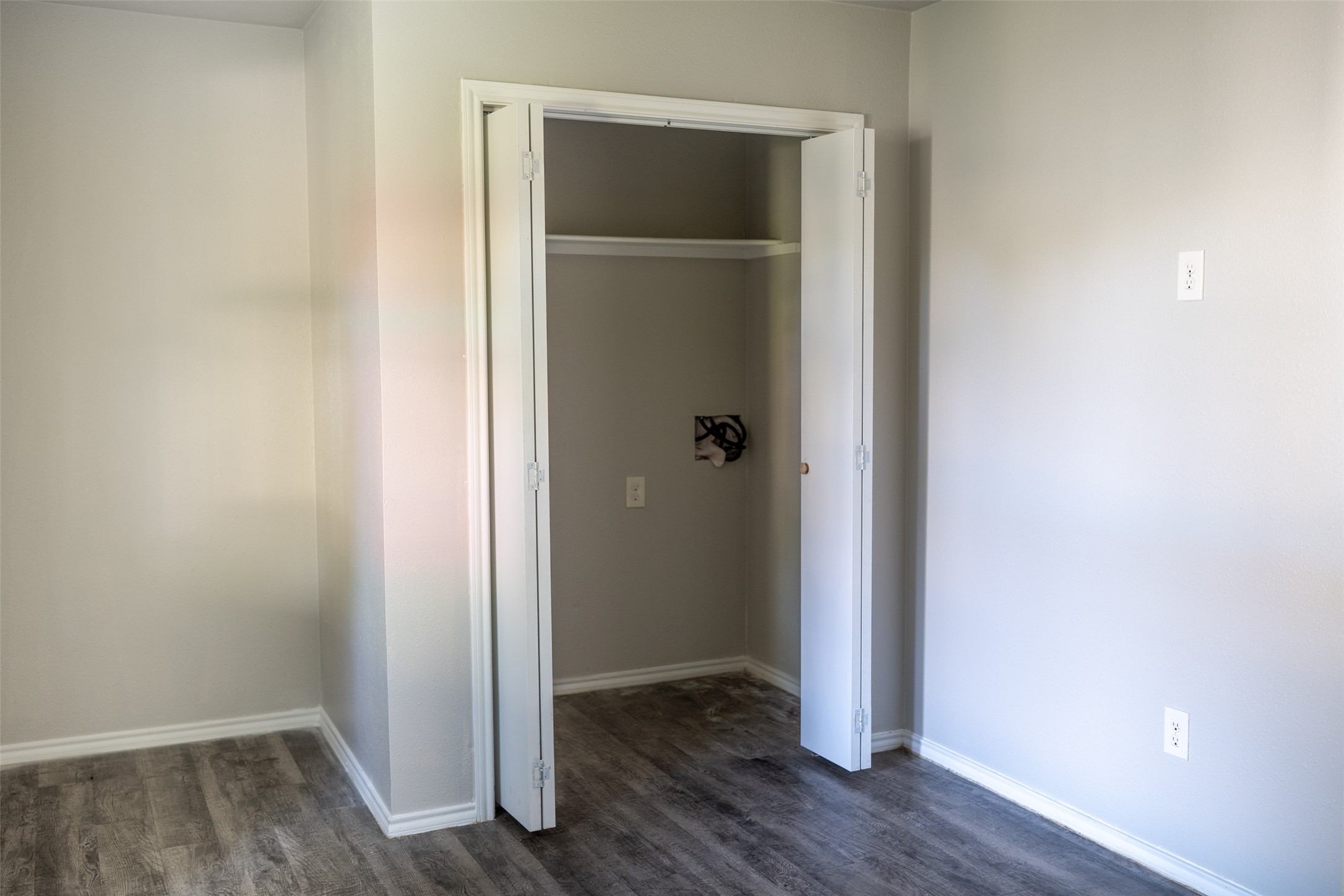 2416 Smith Avenue Irving TX 75061