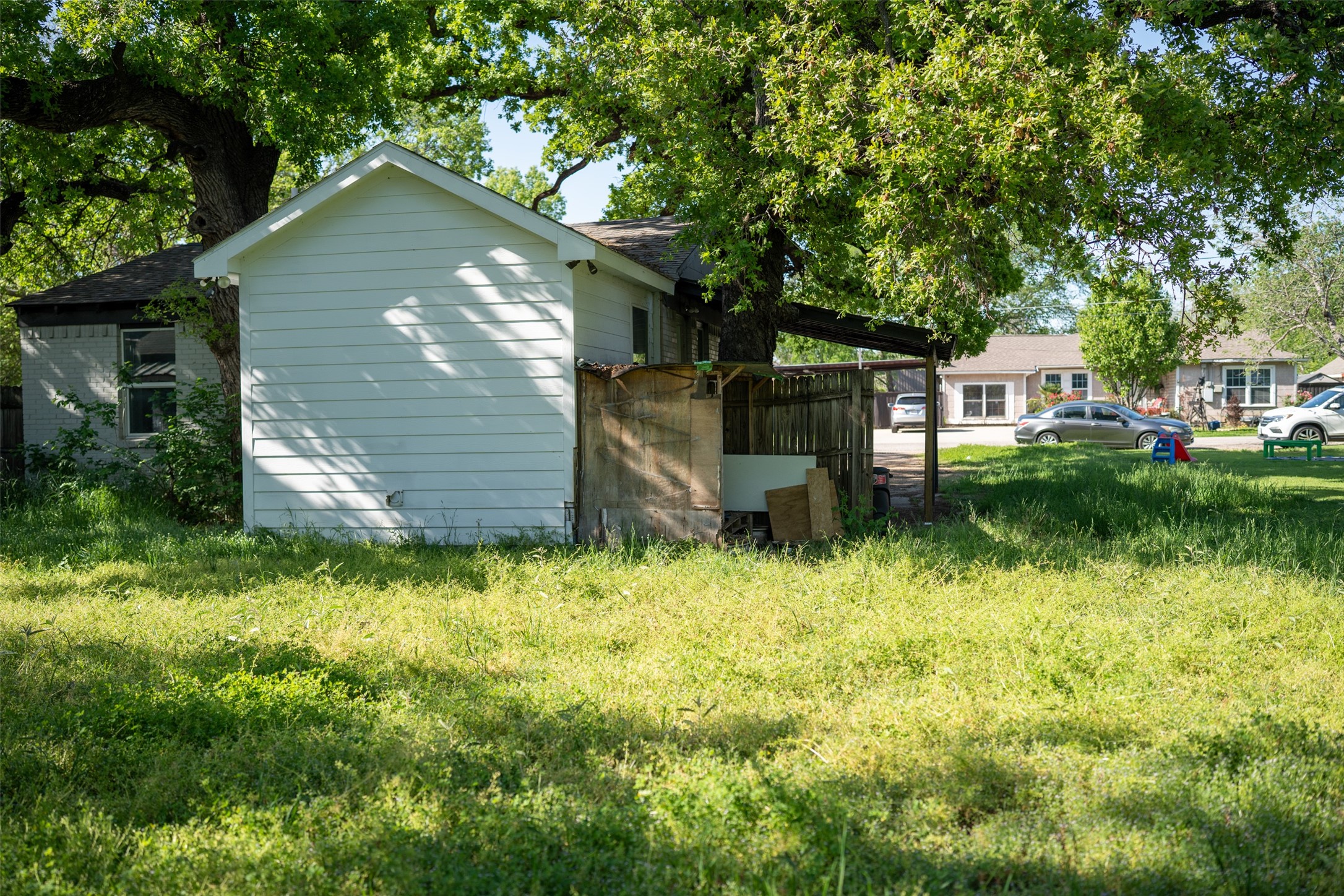 2416 Smith Avenue Irving TX 75061